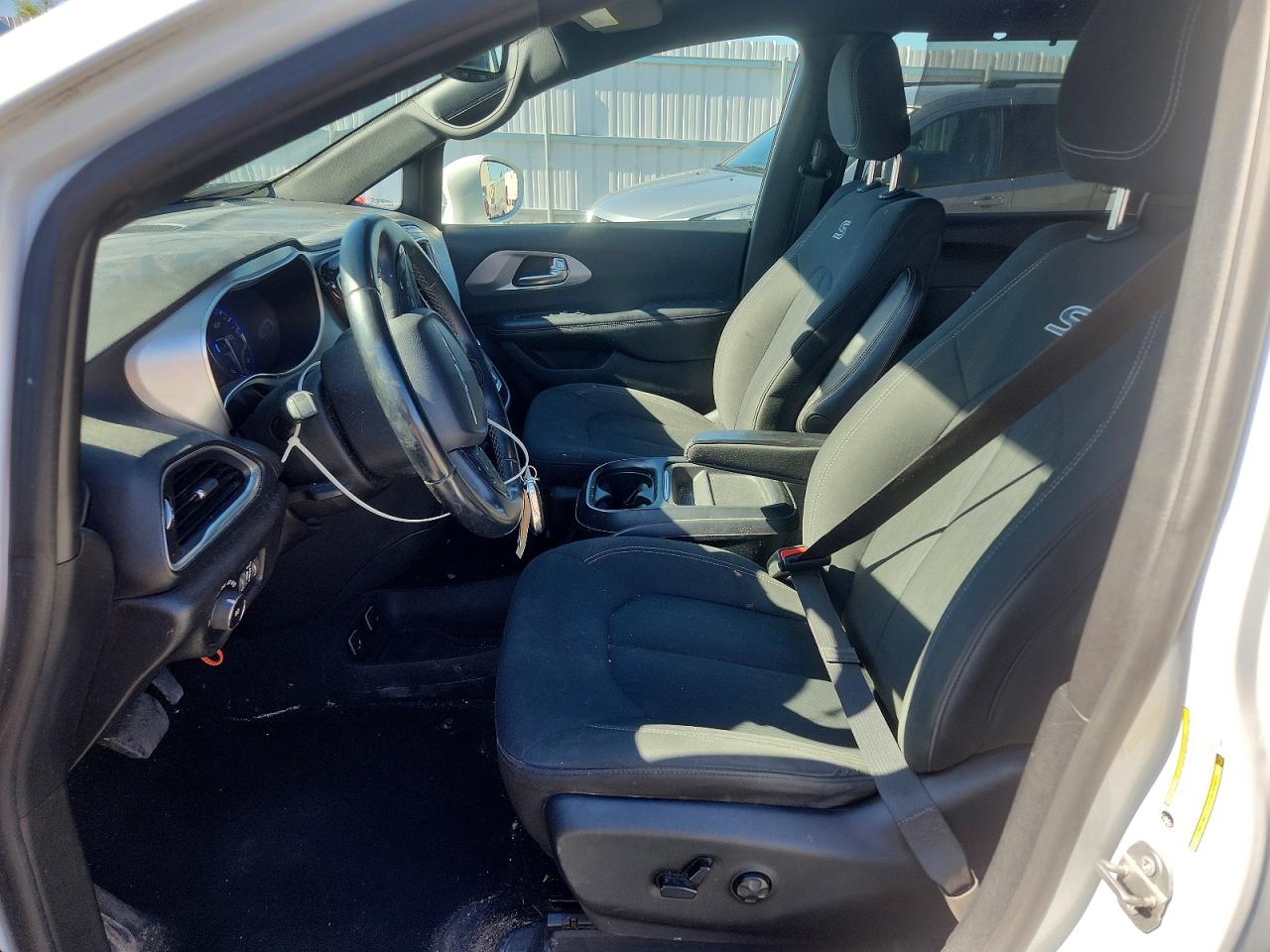 2018 Chrysler Pacifica Touring Plus White vin: 2C4RC1FG7JR365727