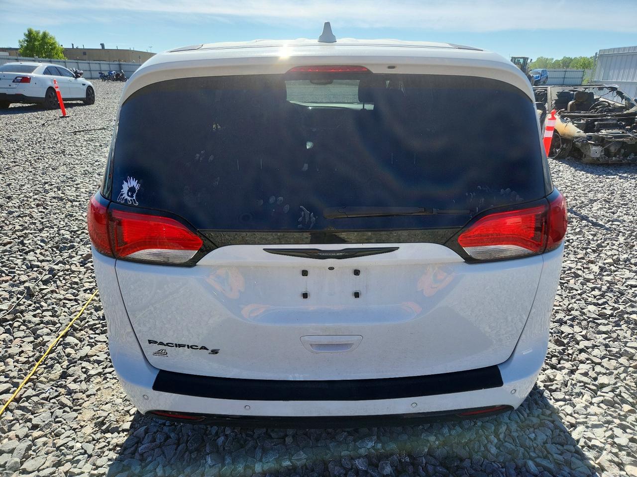 2018 Chrysler Pacifica Touring Plus White vin: 2C4RC1FG7JR365727