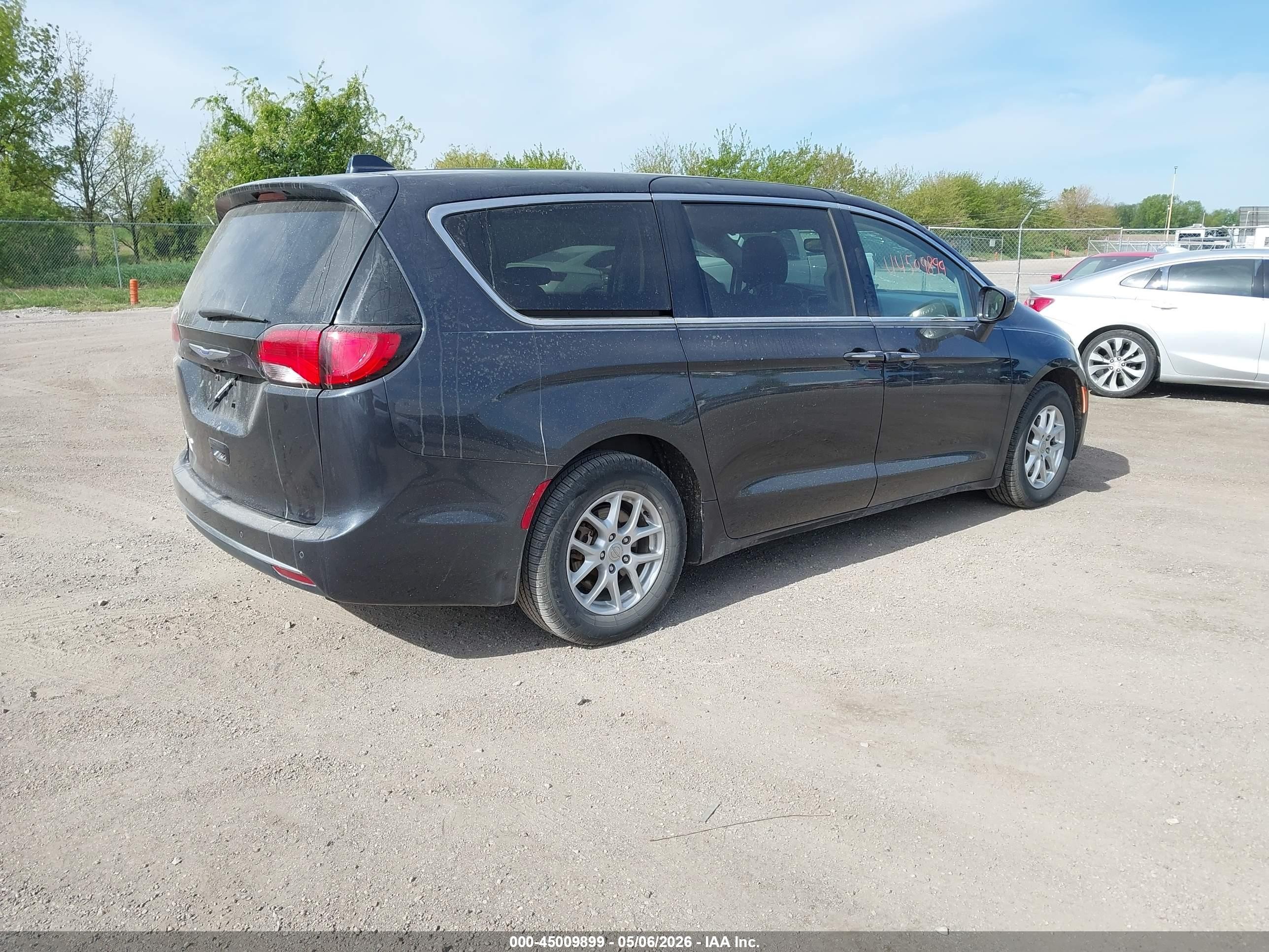 2020 Chrysler Pacifica Touring Gray vin: 2C4RC1FG7LR216995