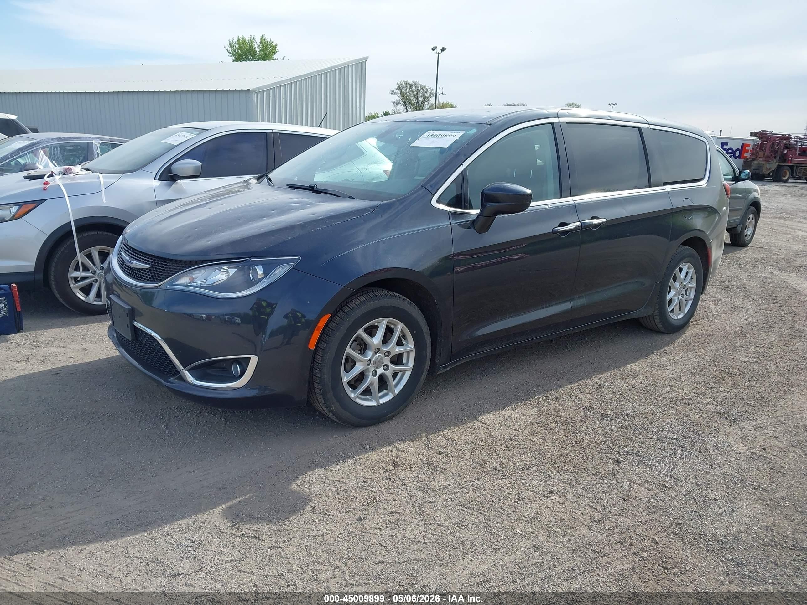 2020 Chrysler Pacifica Touring Gray vin: 2C4RC1FG7LR216995