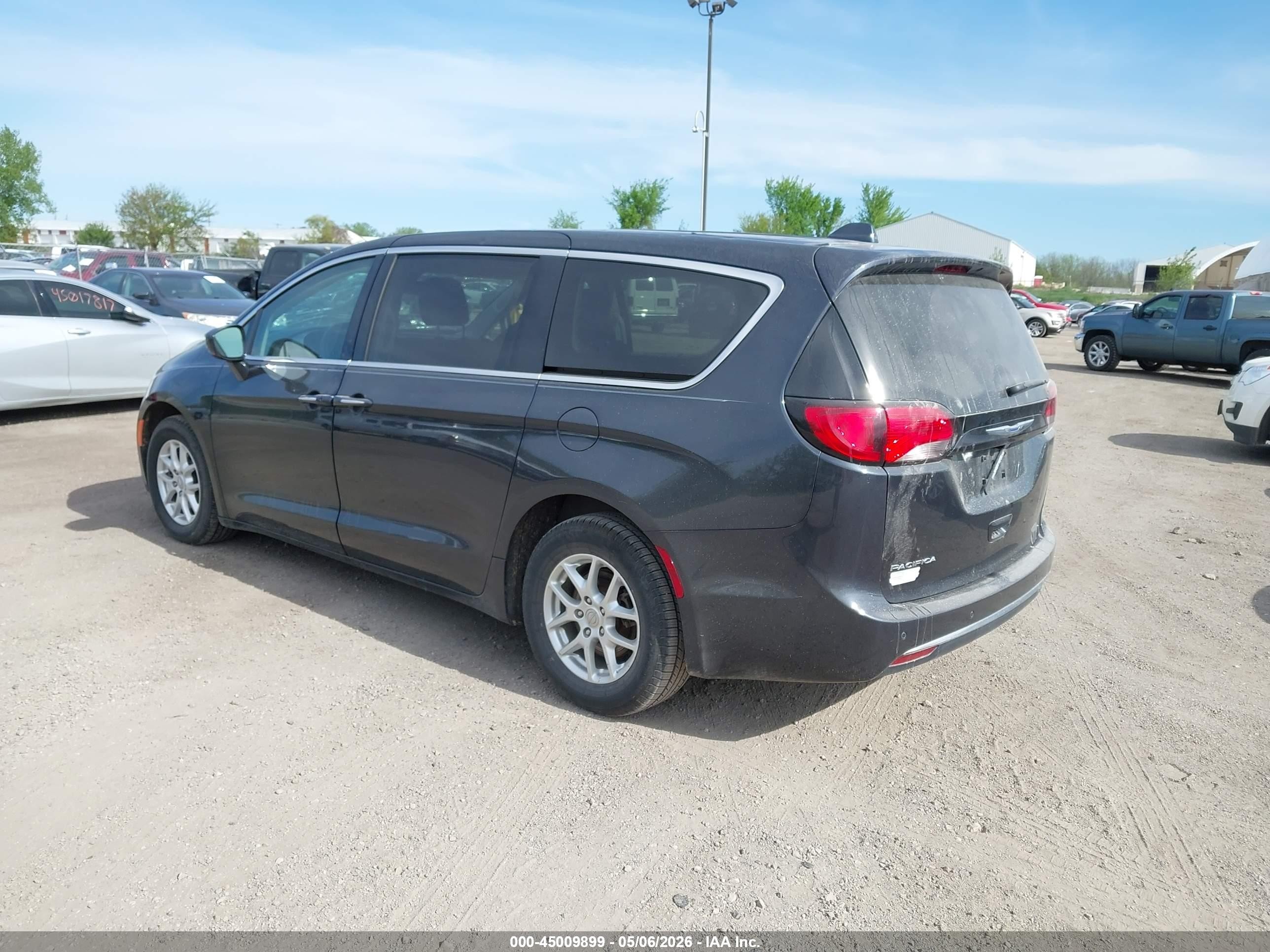 2020 Chrysler Pacifica Touring Gray vin: 2C4RC1FG7LR216995
