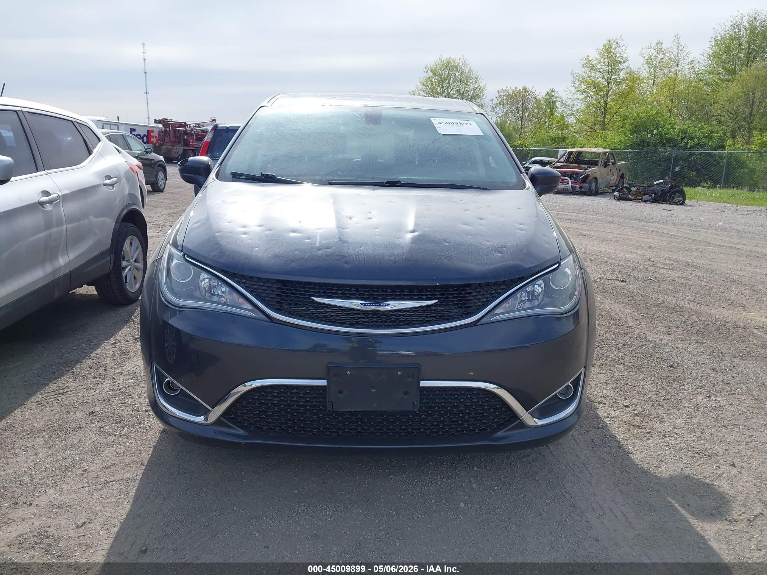 2020 Chrysler Pacifica Touring Gray vin: 2C4RC1FG7LR216995