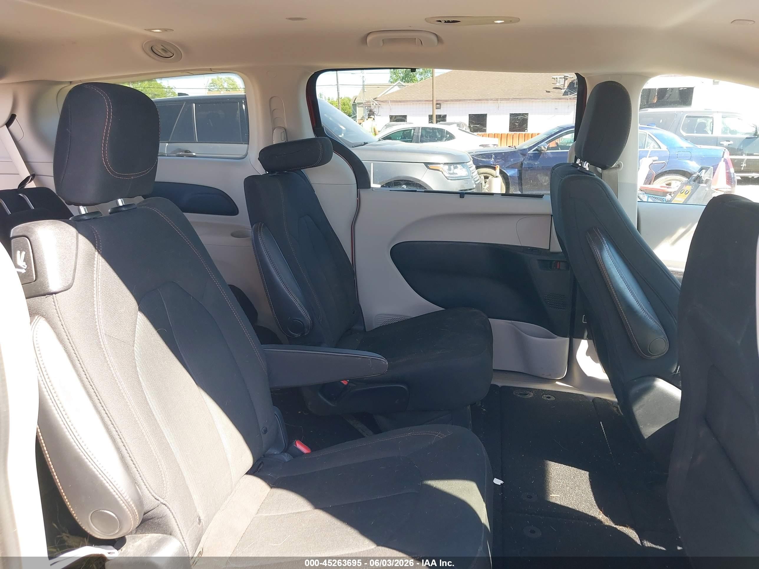 2018 Chrysler Pacifica Touring Plus Orange vin: 2C4RC1FG8JR350458