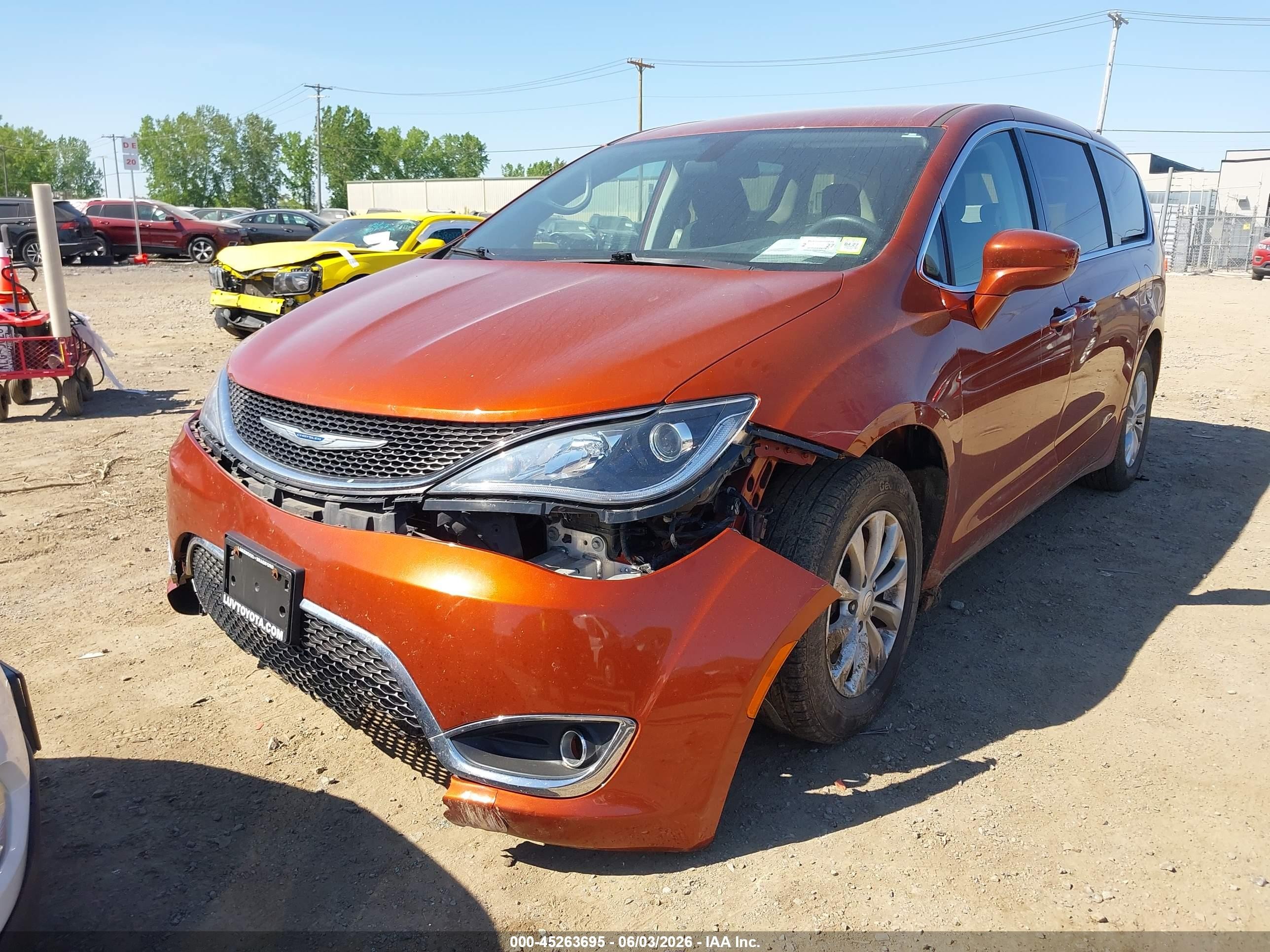 2018 Chrysler Pacifica Touring Plus Orange vin: 2C4RC1FG8JR350458