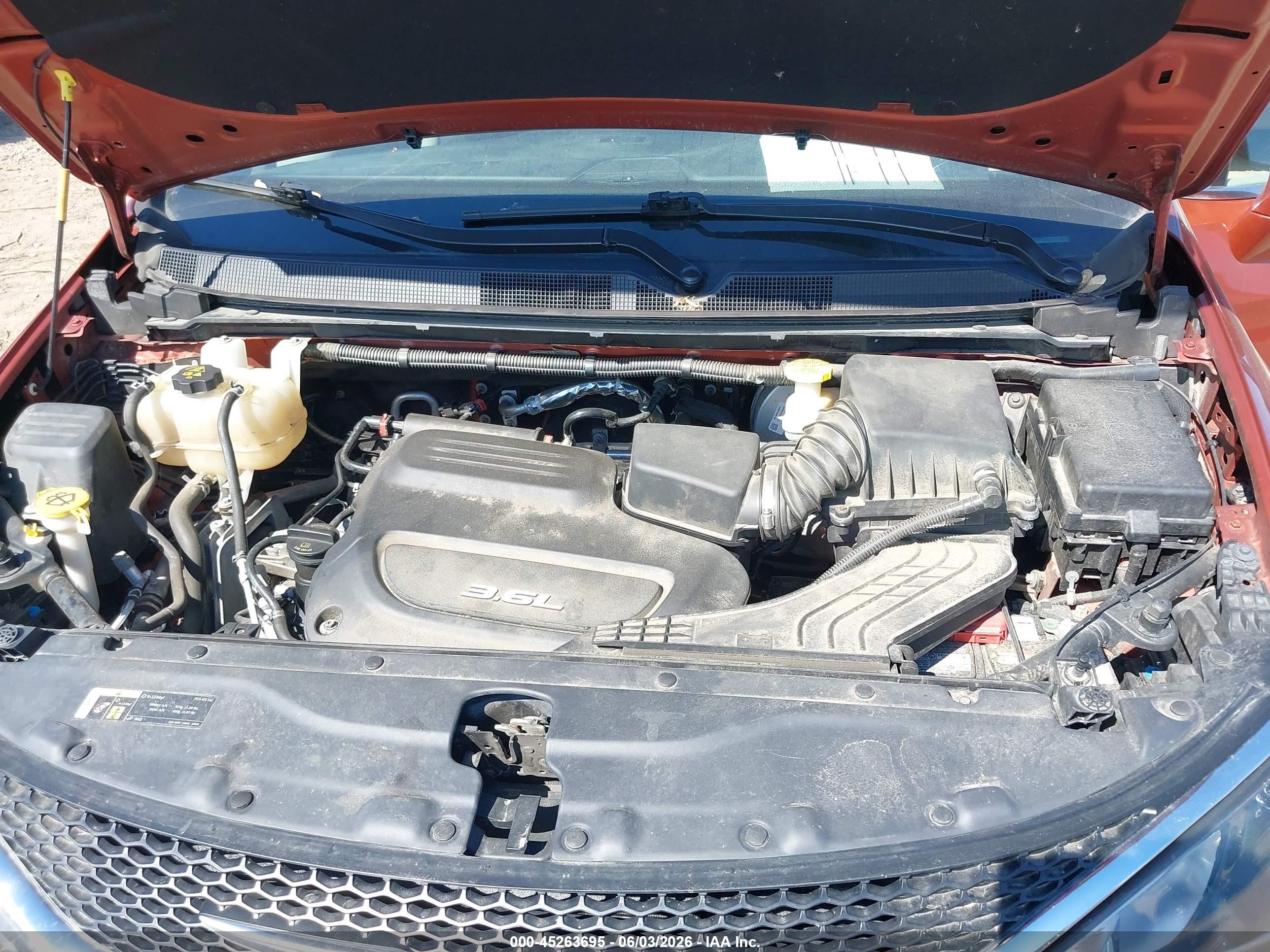 2018 Chrysler Pacifica Touring Plus Orange vin: 2C4RC1FG8JR350458