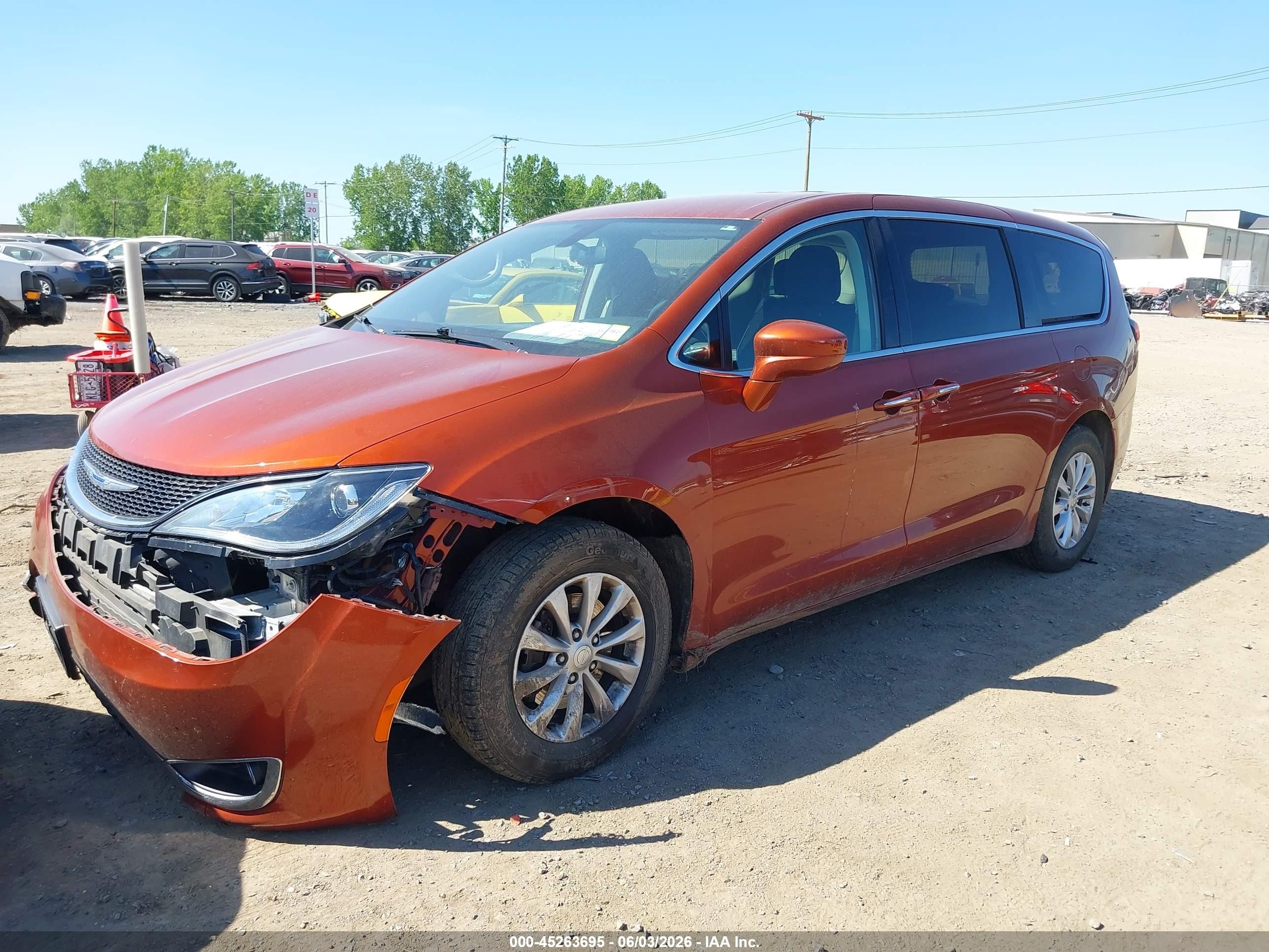 2018 Chrysler Pacifica Touring Plus Orange vin: 2C4RC1FG8JR350458