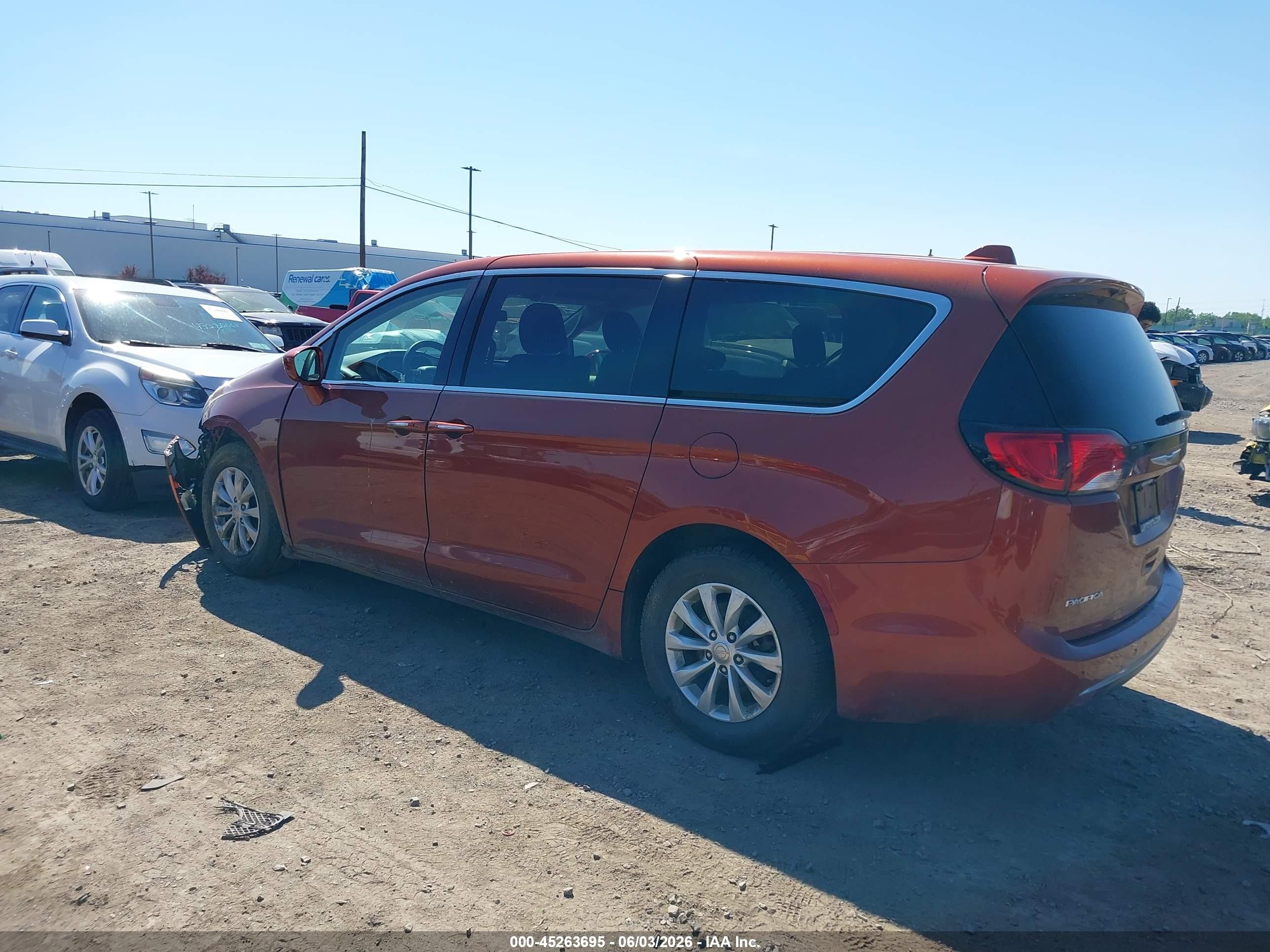 2018 Chrysler Pacifica Touring Plus Orange vin: 2C4RC1FG8JR350458