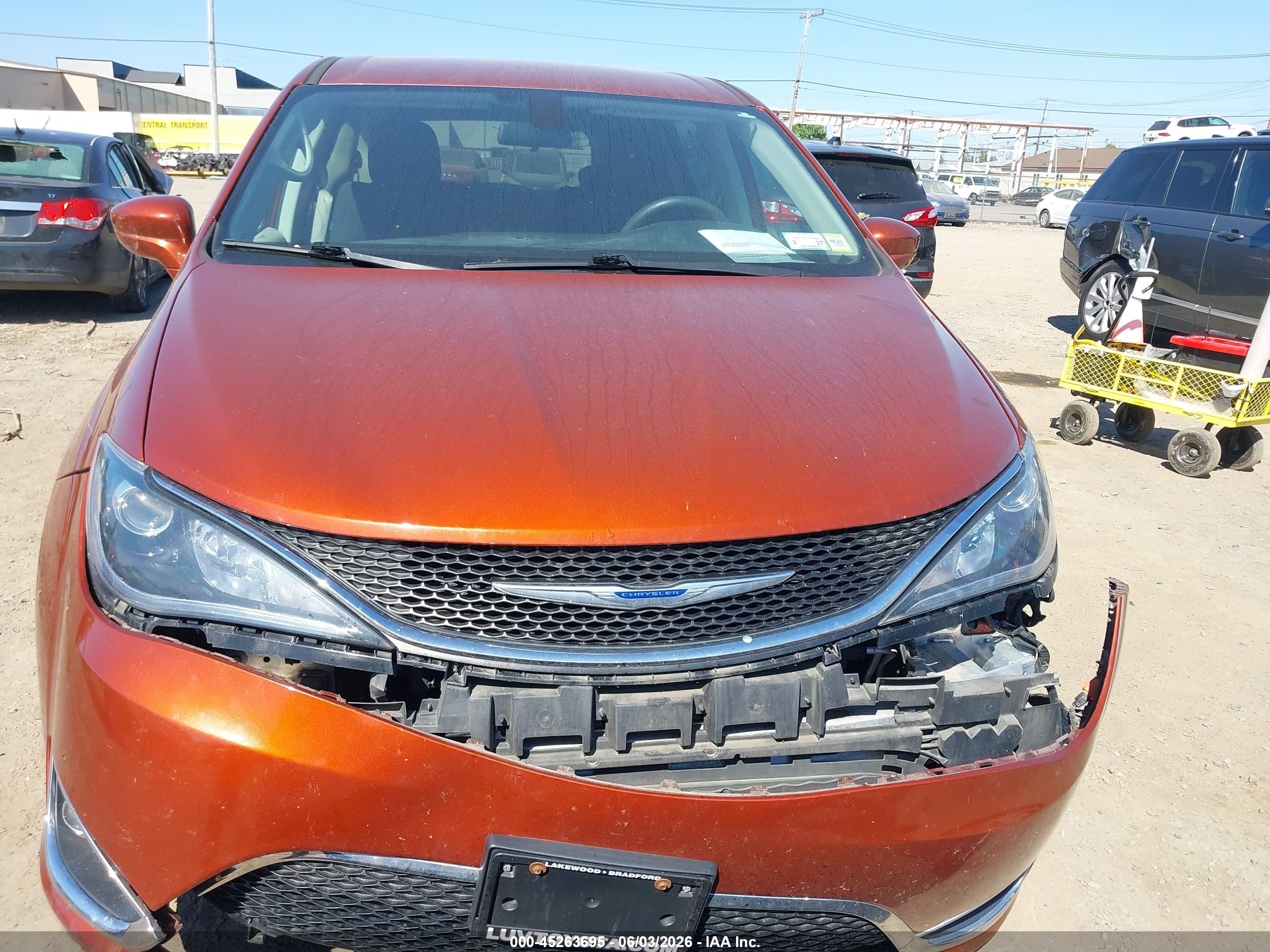 2018 Chrysler Pacifica Touring Plus Orange vin: 2C4RC1FG8JR350458