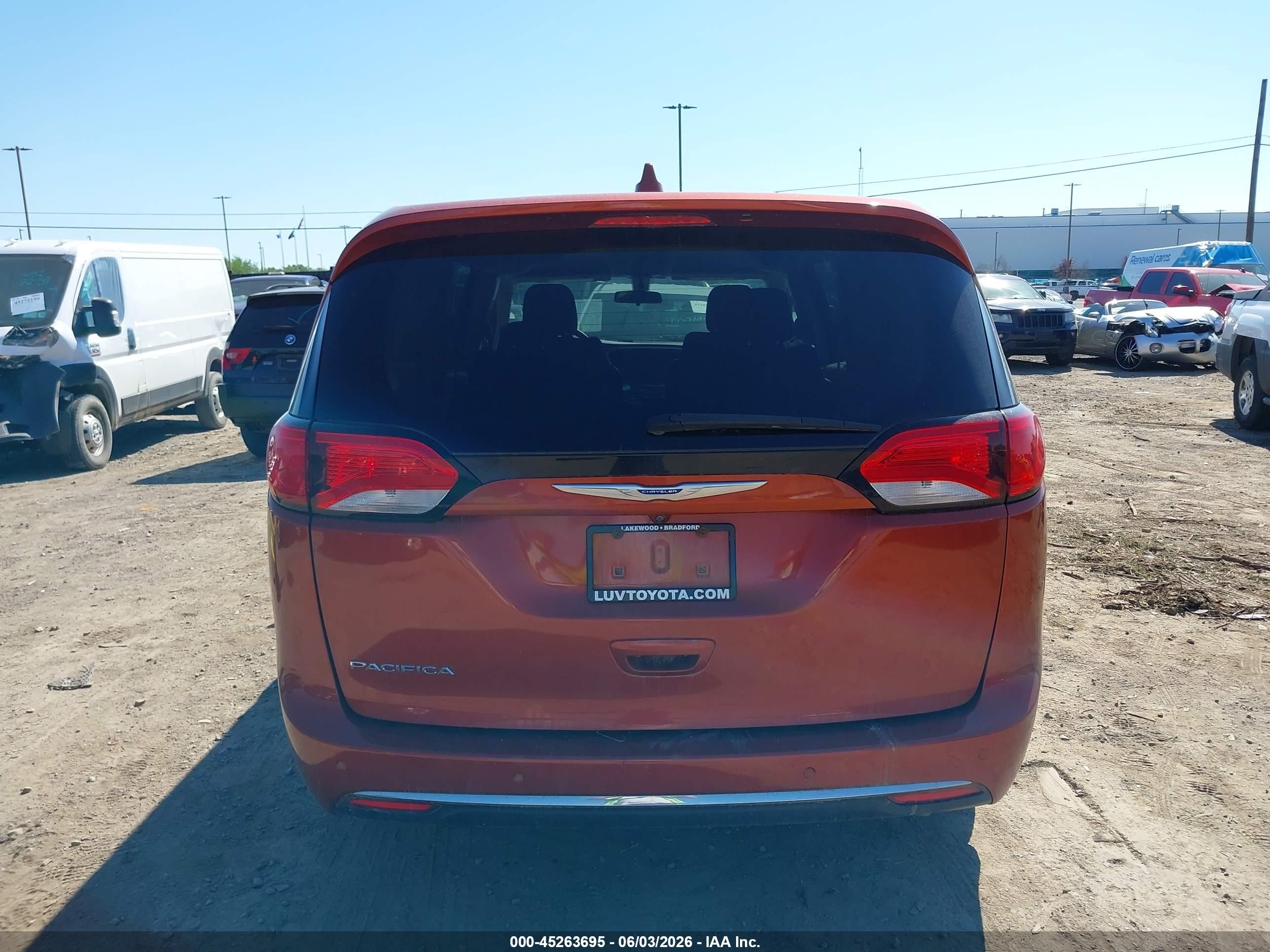 2018 Chrysler Pacifica Touring Plus Orange vin: 2C4RC1FG8JR350458