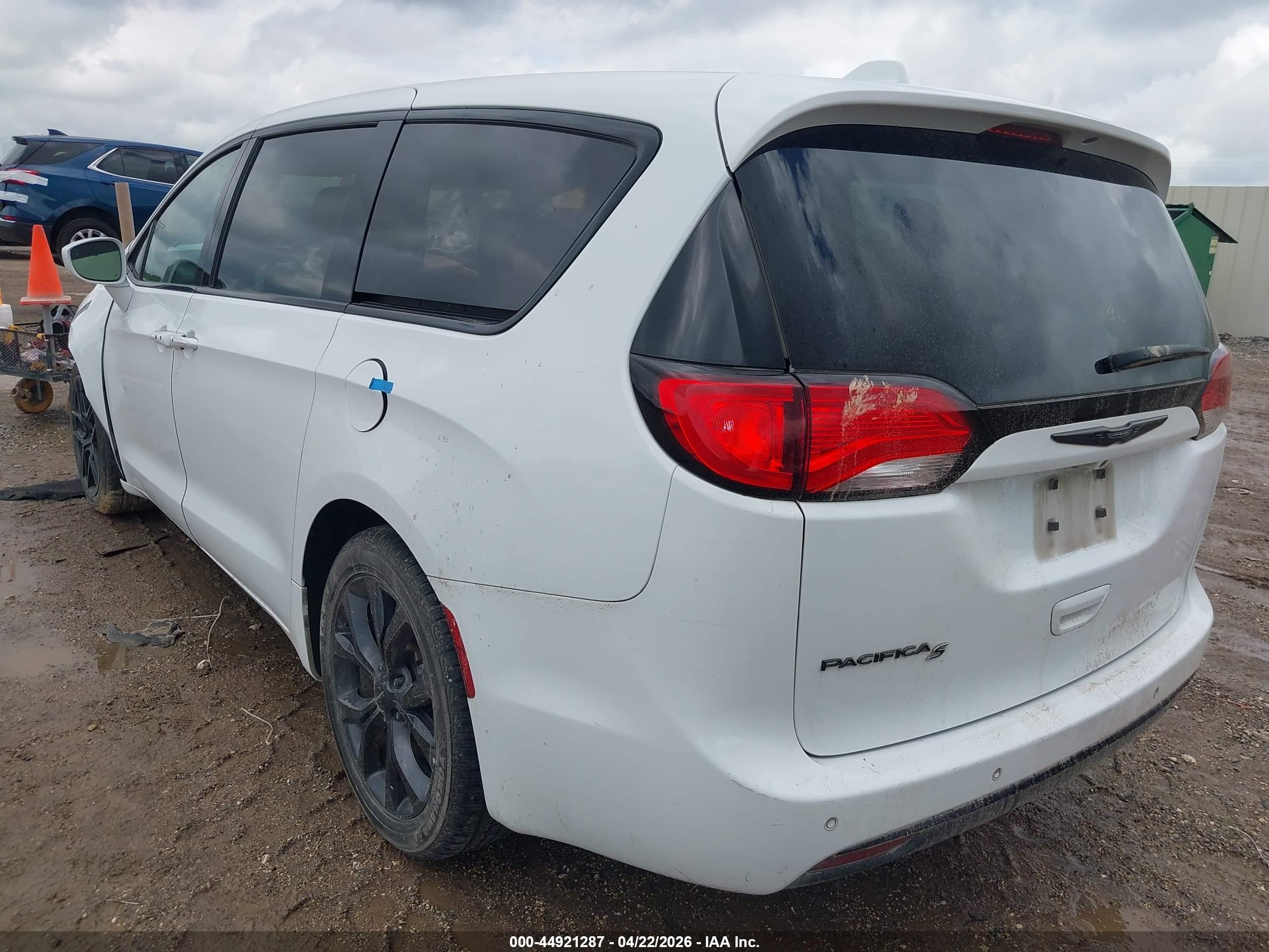 2019 Chrysler Pacifica Touring Plus White vin: 2C4RC1FG9KR593603