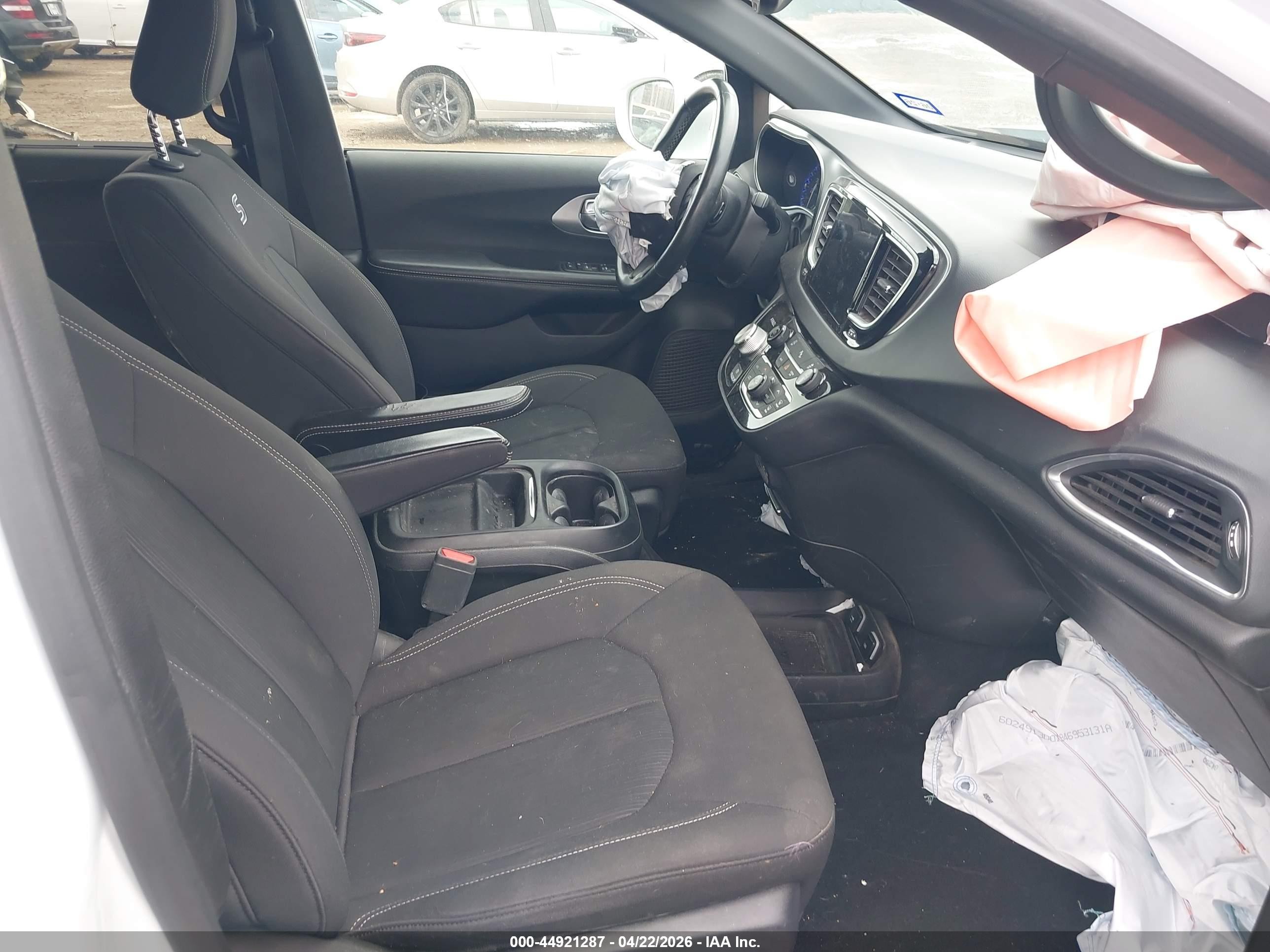 2019 Chrysler Pacifica Touring Plus White vin: 2C4RC1FG9KR593603
