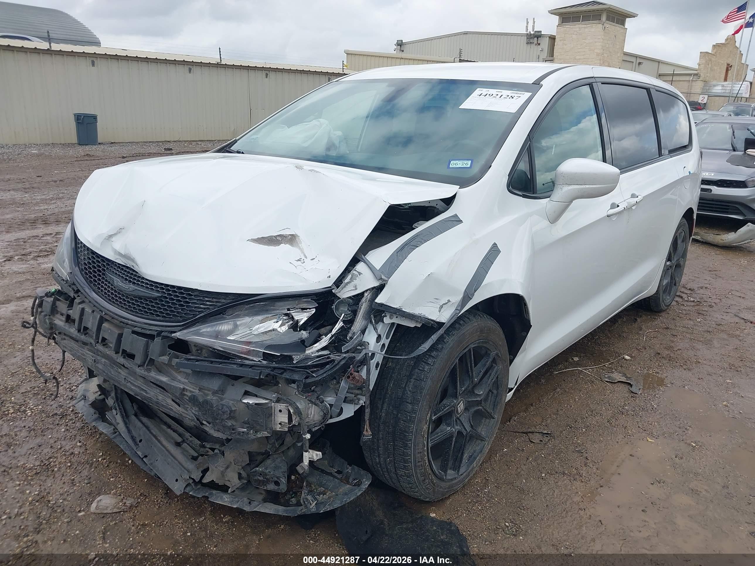 2019 Chrysler Pacifica Touring Plus White vin: 2C4RC1FG9KR593603