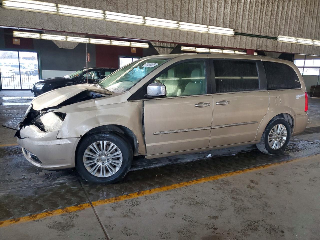 2015 Chrysler Town & Country Limited Platinum Gold vin: 2C4RC1GG0FR529390
