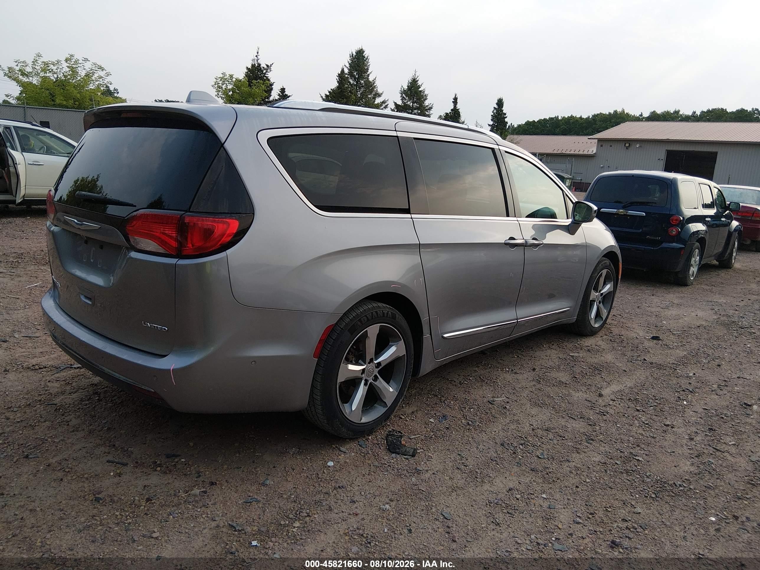 2018 Chrysler Pacifica Limited Silver vin: 2C4RC1GG0JR262003
