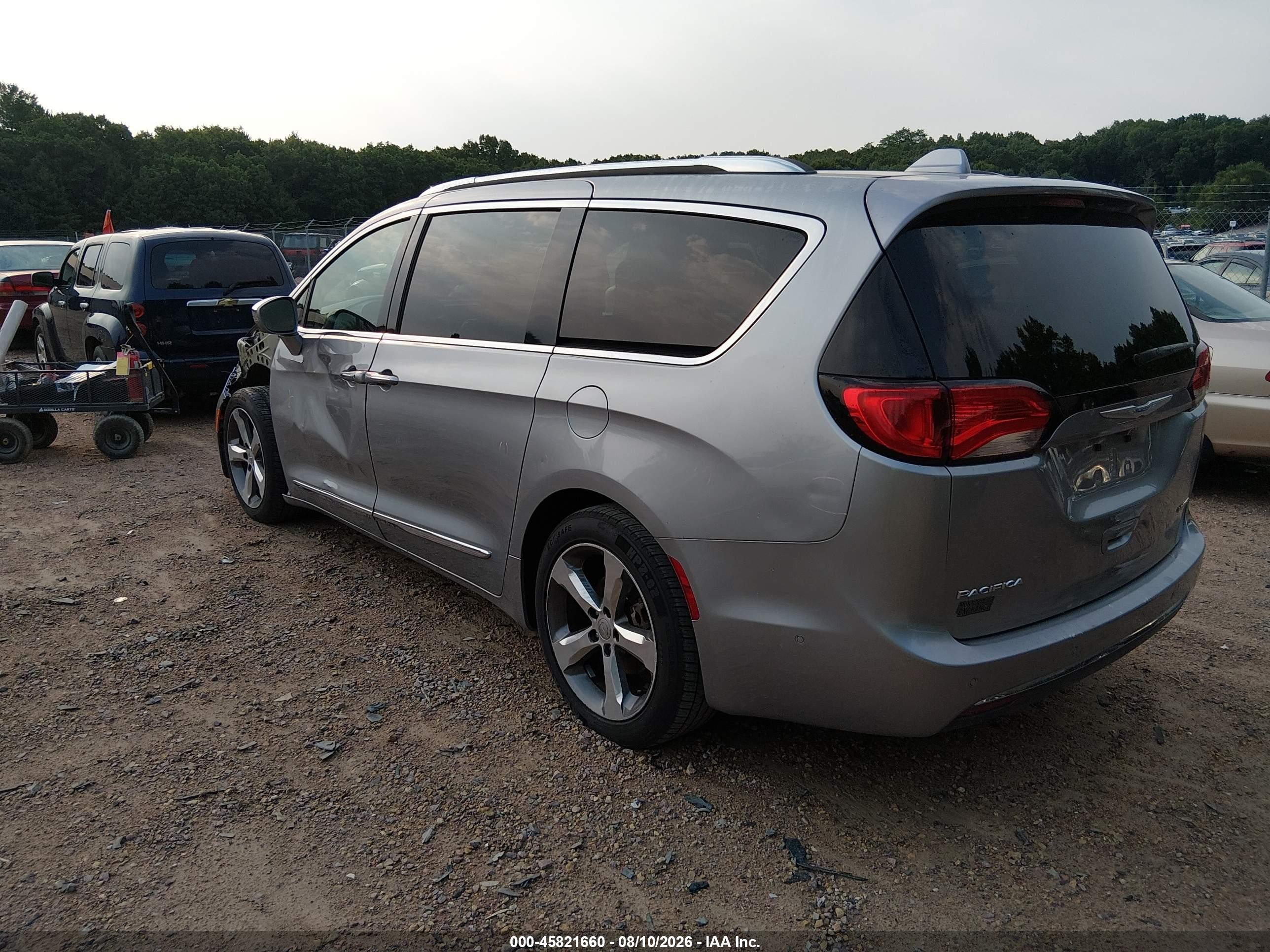 2018 Chrysler Pacifica Limited Silver vin: 2C4RC1GG0JR262003