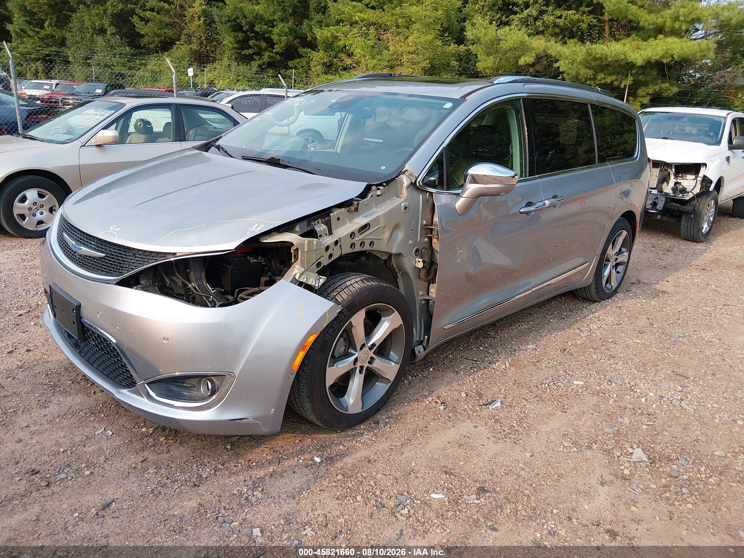 2018 Chrysler Pacifica Limited Silver vin: 2C4RC1GG0JR262003