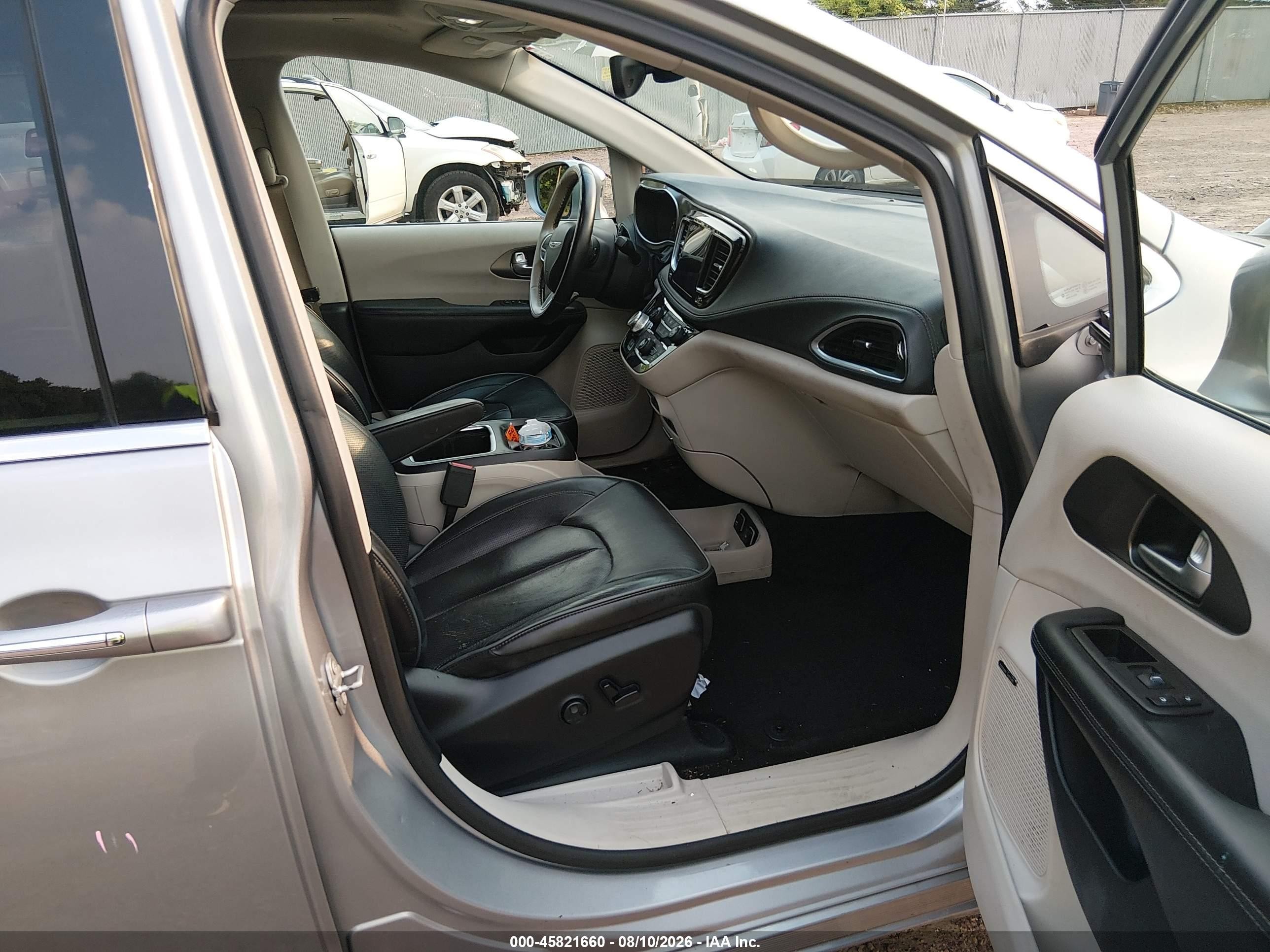 2018 Chrysler Pacifica Limited Silver vin: 2C4RC1GG0JR262003
