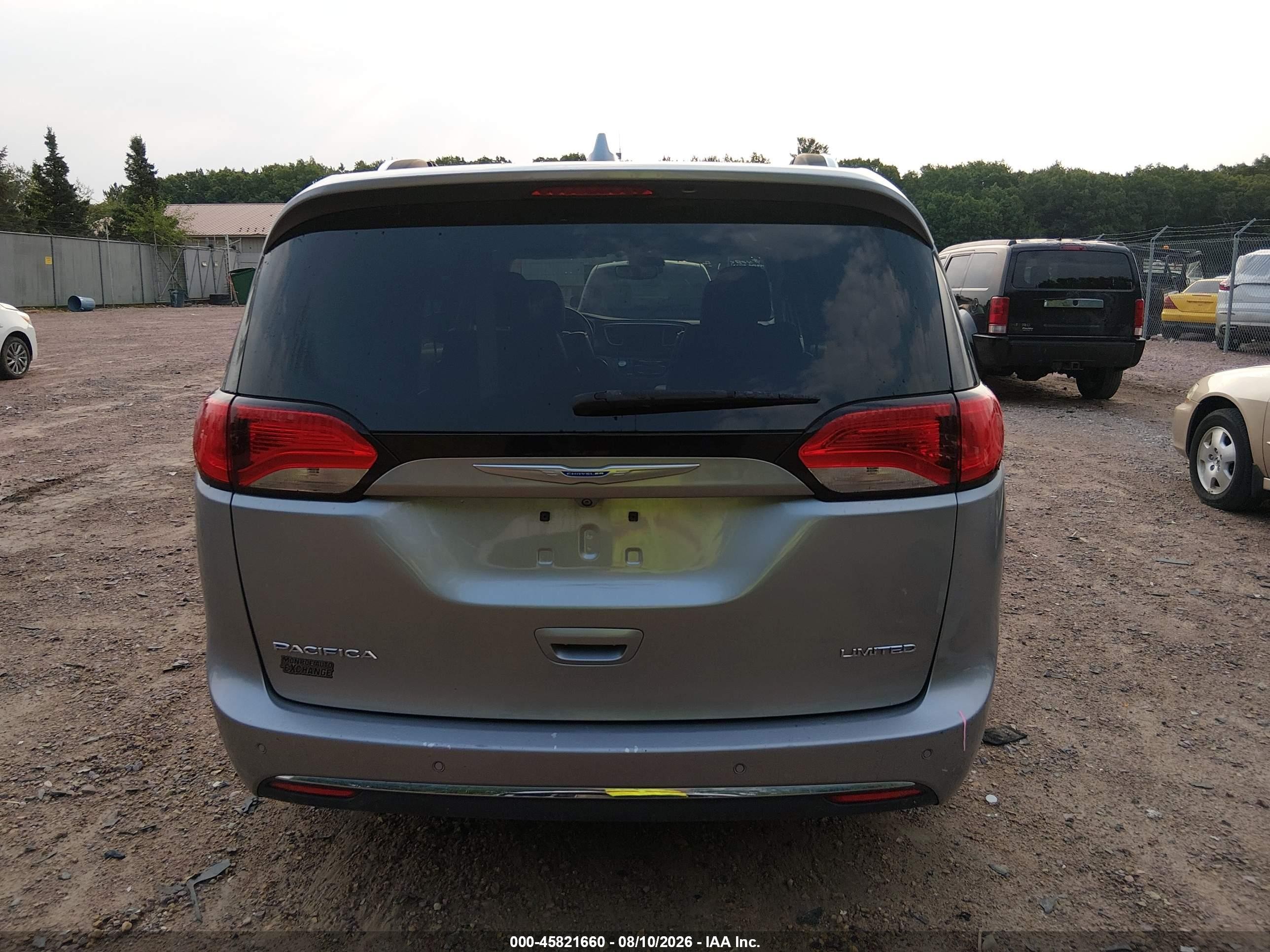 2018 Chrysler Pacifica Limited Silver vin: 2C4RC1GG0JR262003