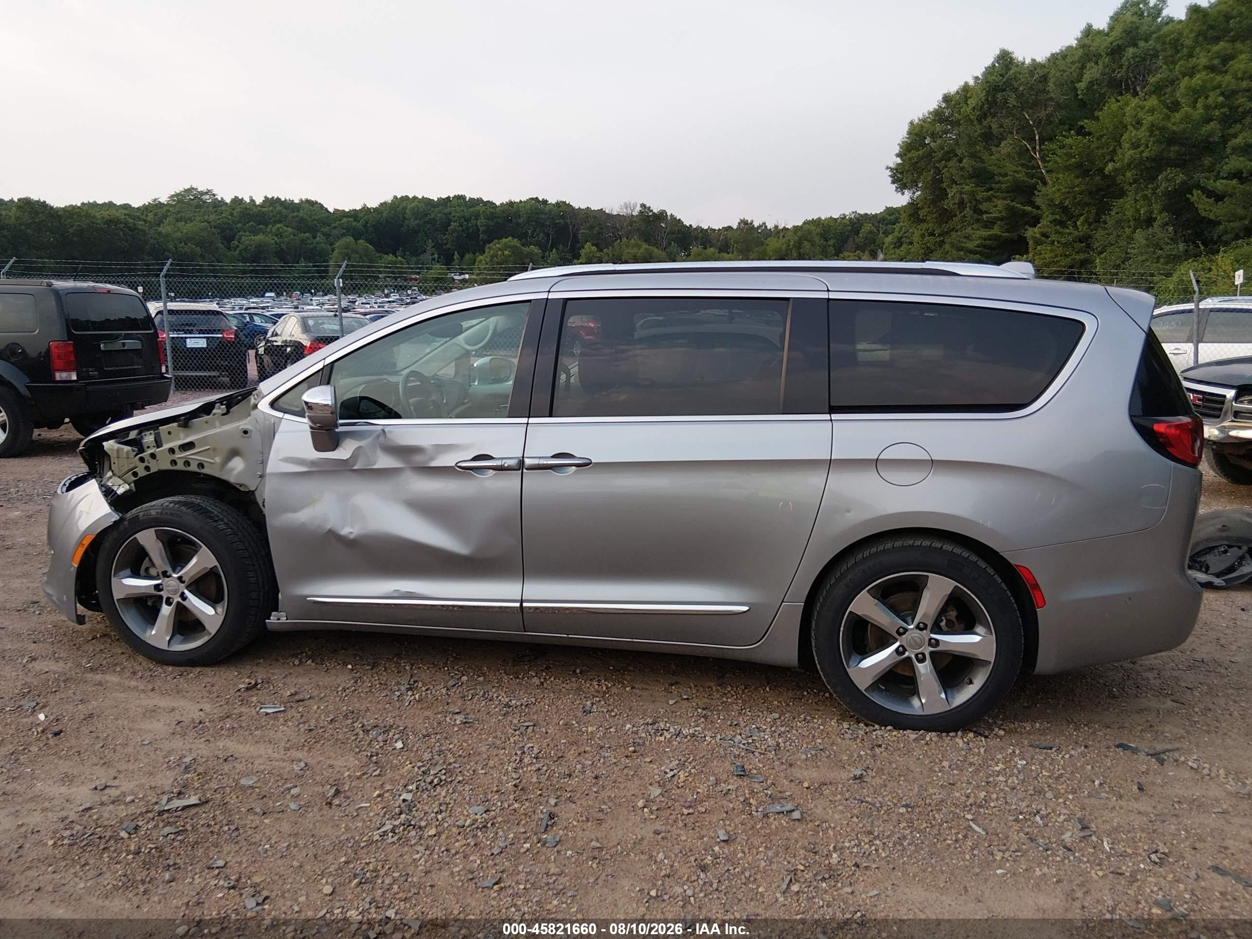 2018 Chrysler Pacifica Limited Silver vin: 2C4RC1GG0JR262003