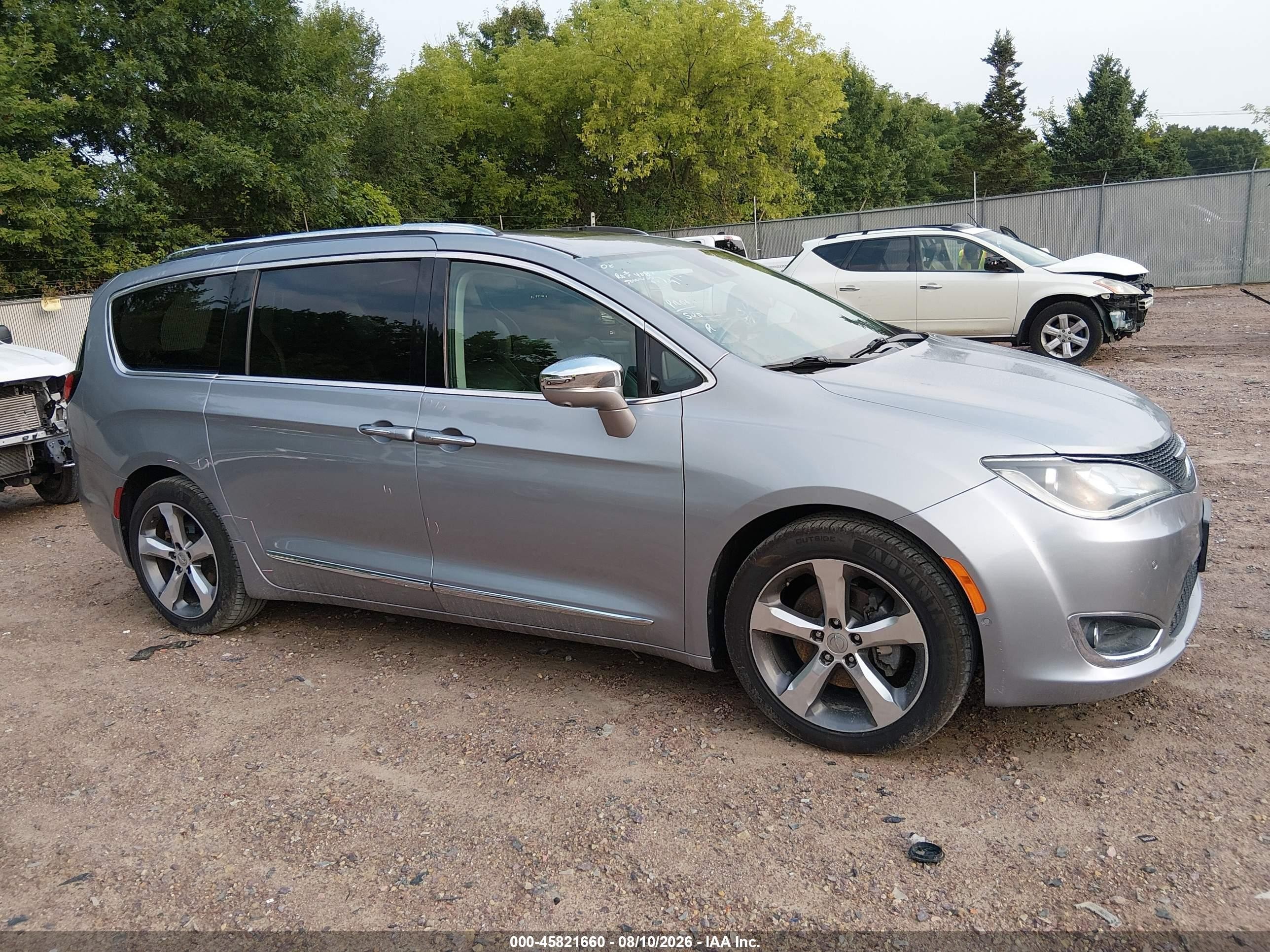 2018 Chrysler Pacifica Limited Silver vin: 2C4RC1GG0JR262003
