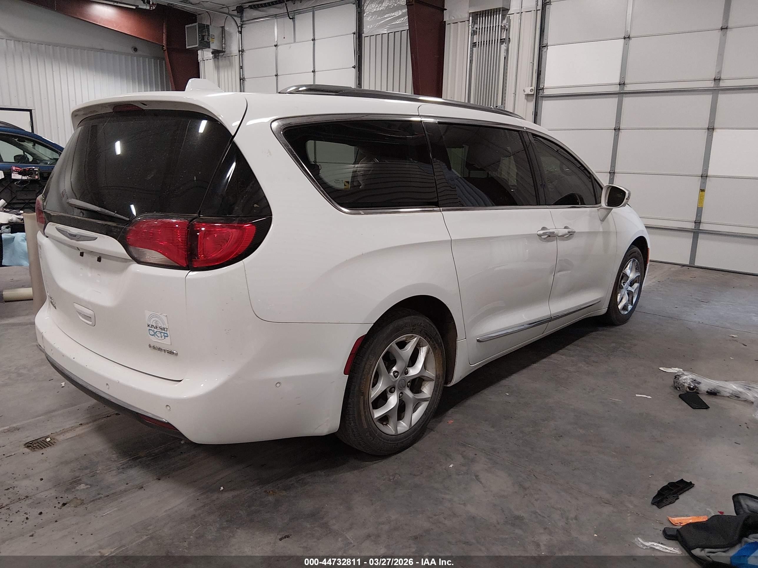 2020 Chrysler Pacifica Limited White vin: 2C4RC1GG0LR117160