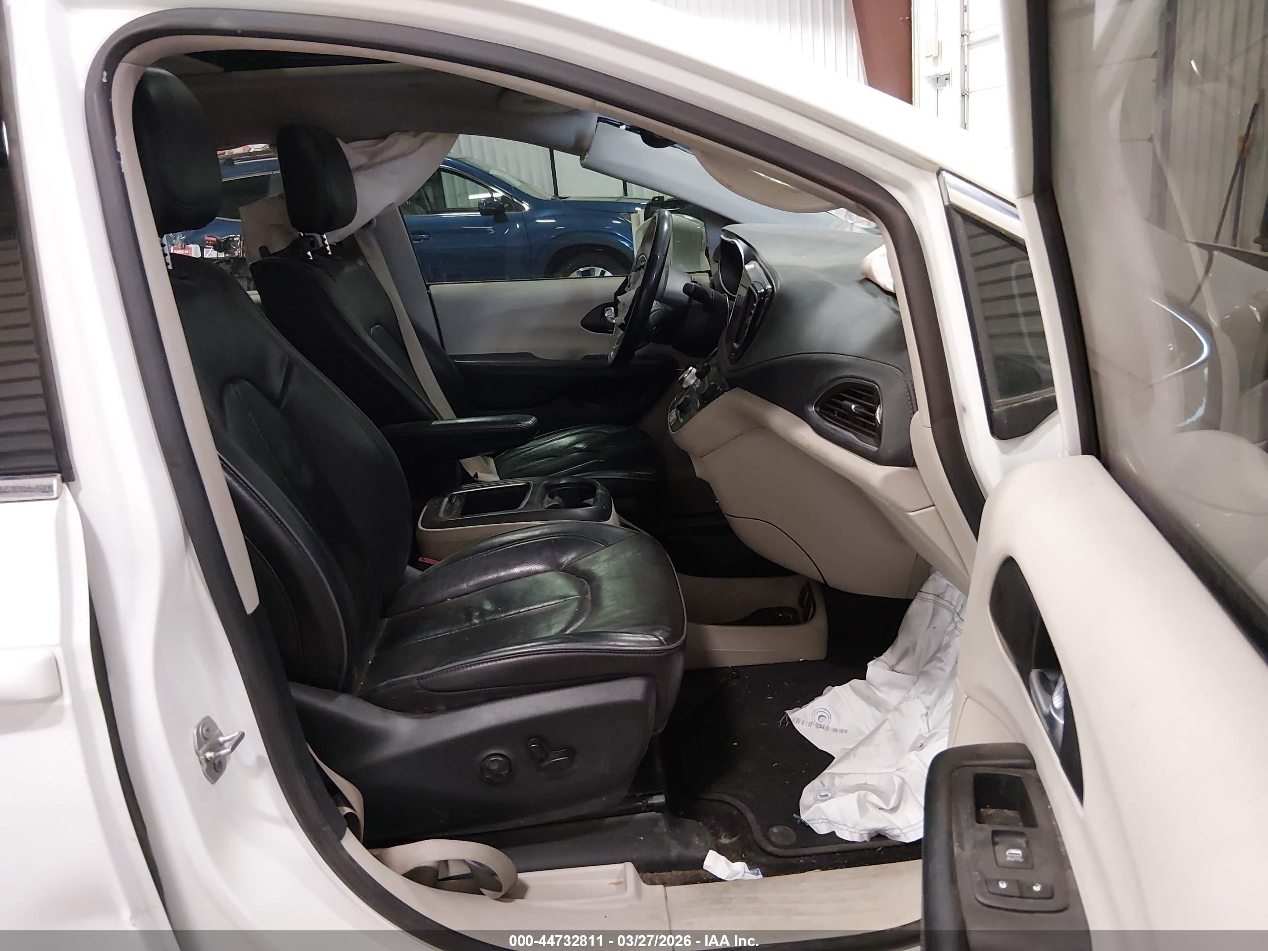 2020 Chrysler Pacifica Limited White vin: 2C4RC1GG0LR117160