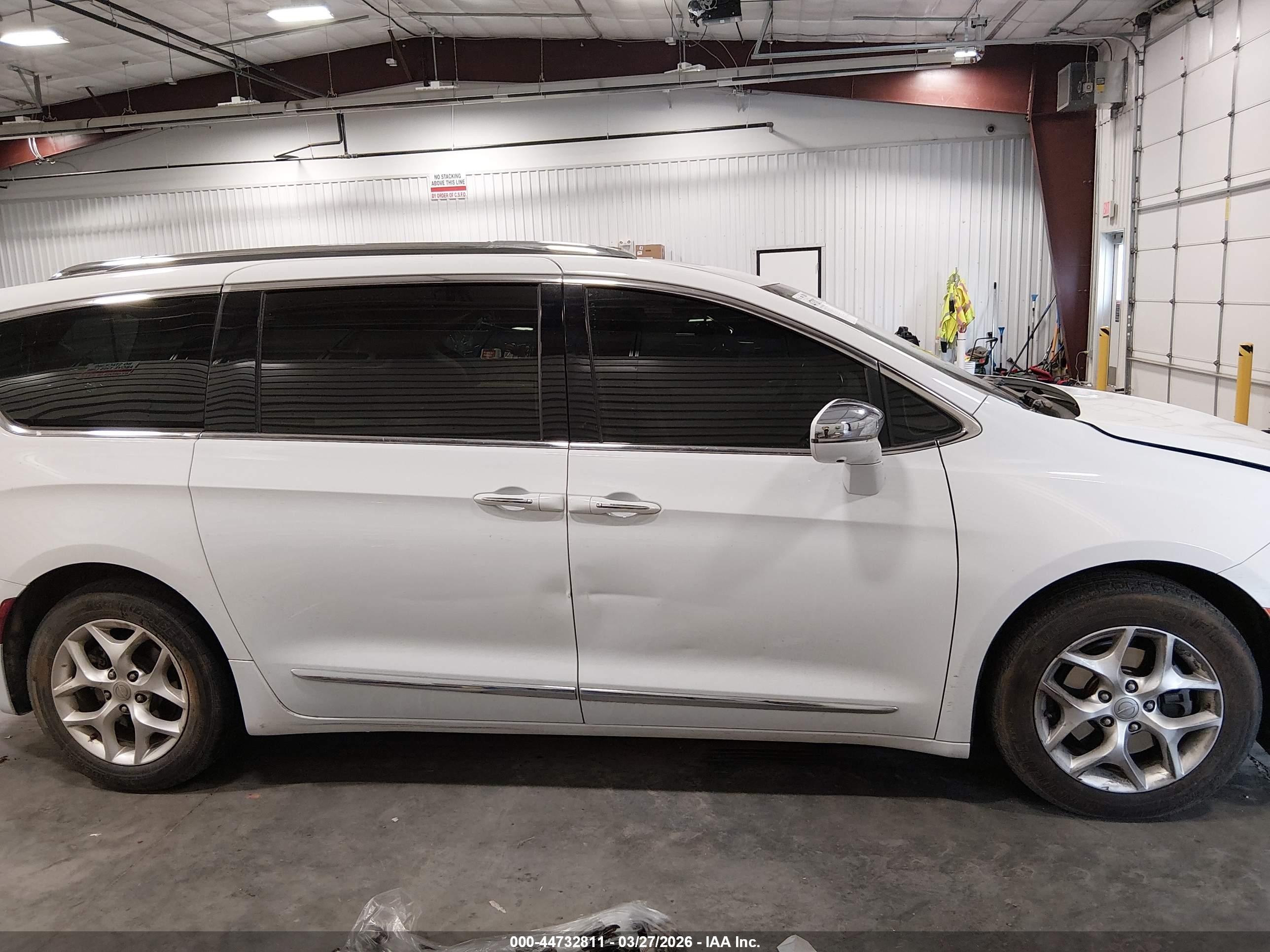 2020 Chrysler Pacifica Limited White vin: 2C4RC1GG0LR117160