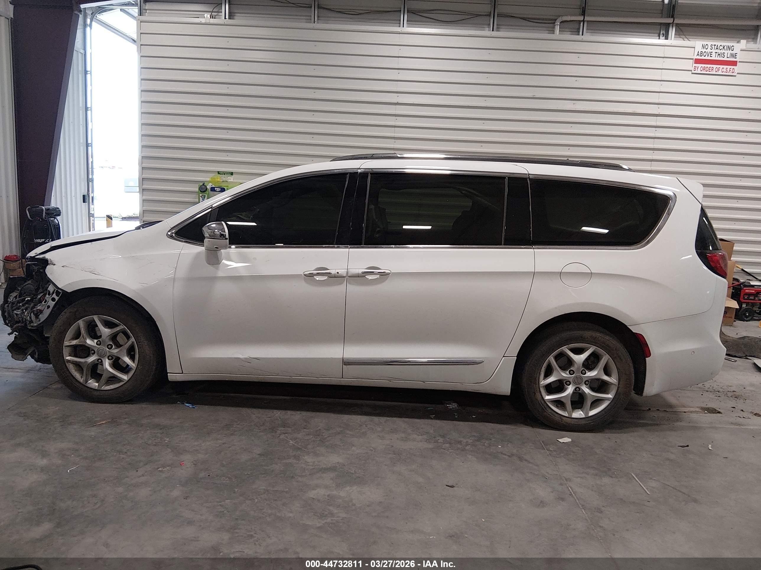 2020 Chrysler Pacifica Limited White vin: 2C4RC1GG0LR117160