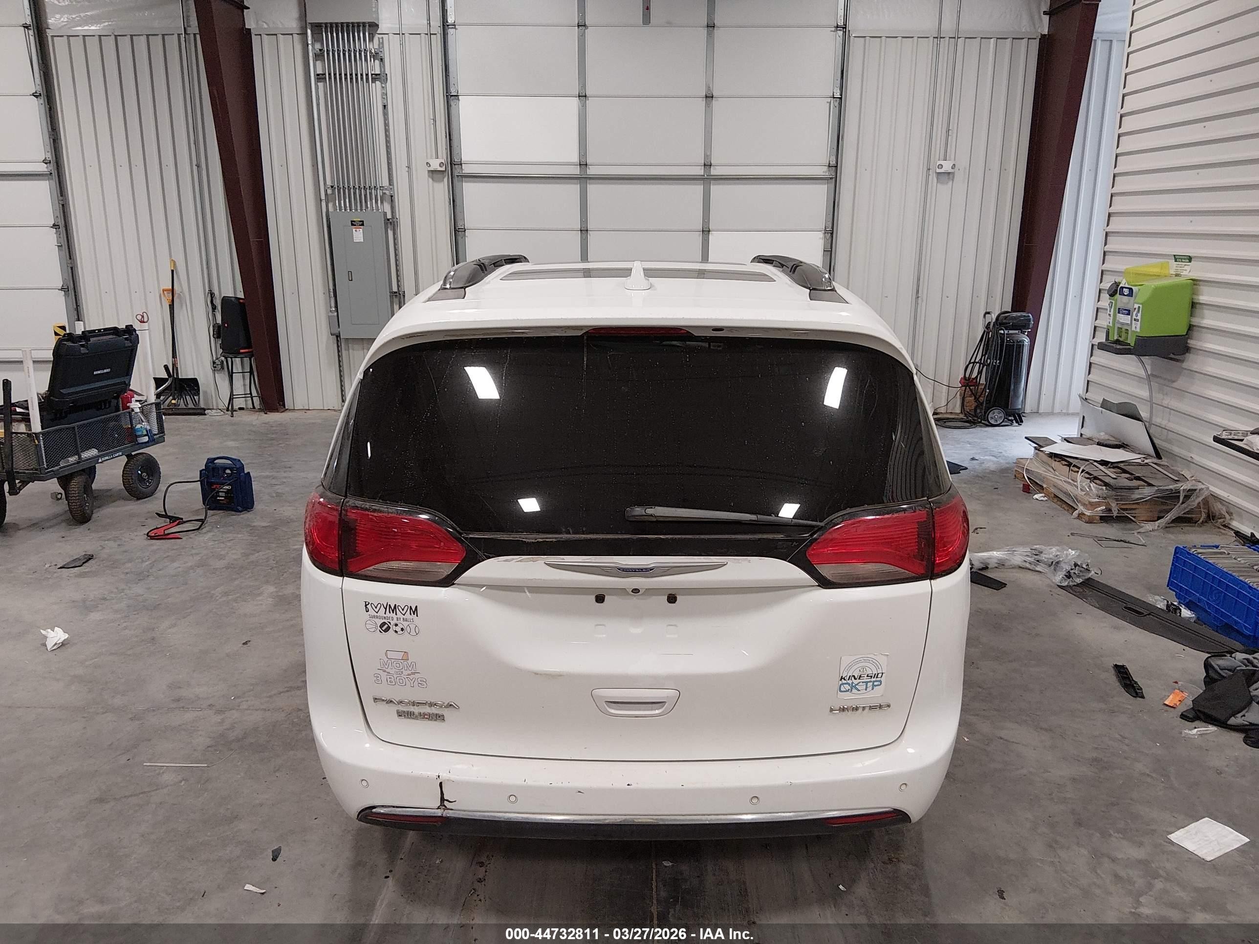 2020 Chrysler Pacifica Limited White vin: 2C4RC1GG0LR117160
