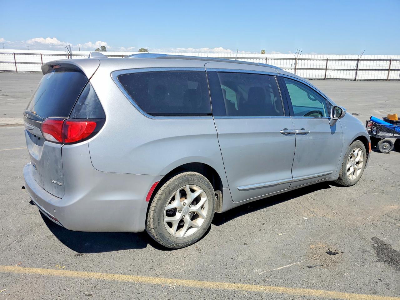 2020 Chrysler Pacifica Limited Silver vin: 2C4RC1GG0LR283727