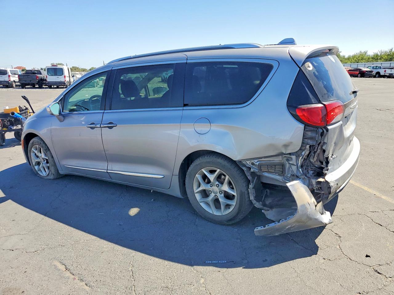 2020 Chrysler Pacifica Limited Silver vin: 2C4RC1GG0LR283727