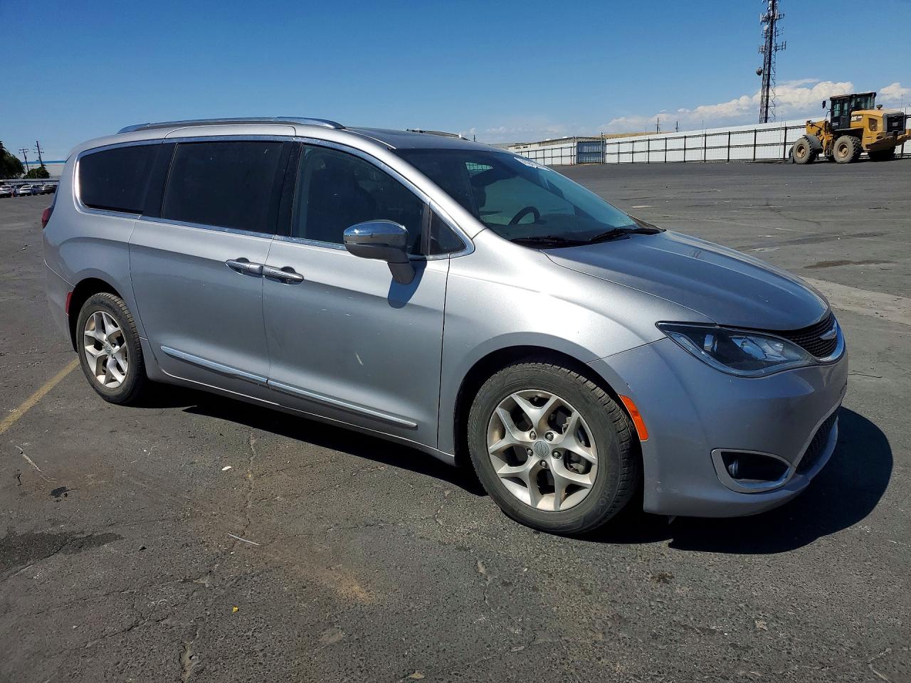 2020 Chrysler Pacifica Limited Silver vin: 2C4RC1GG0LR283727