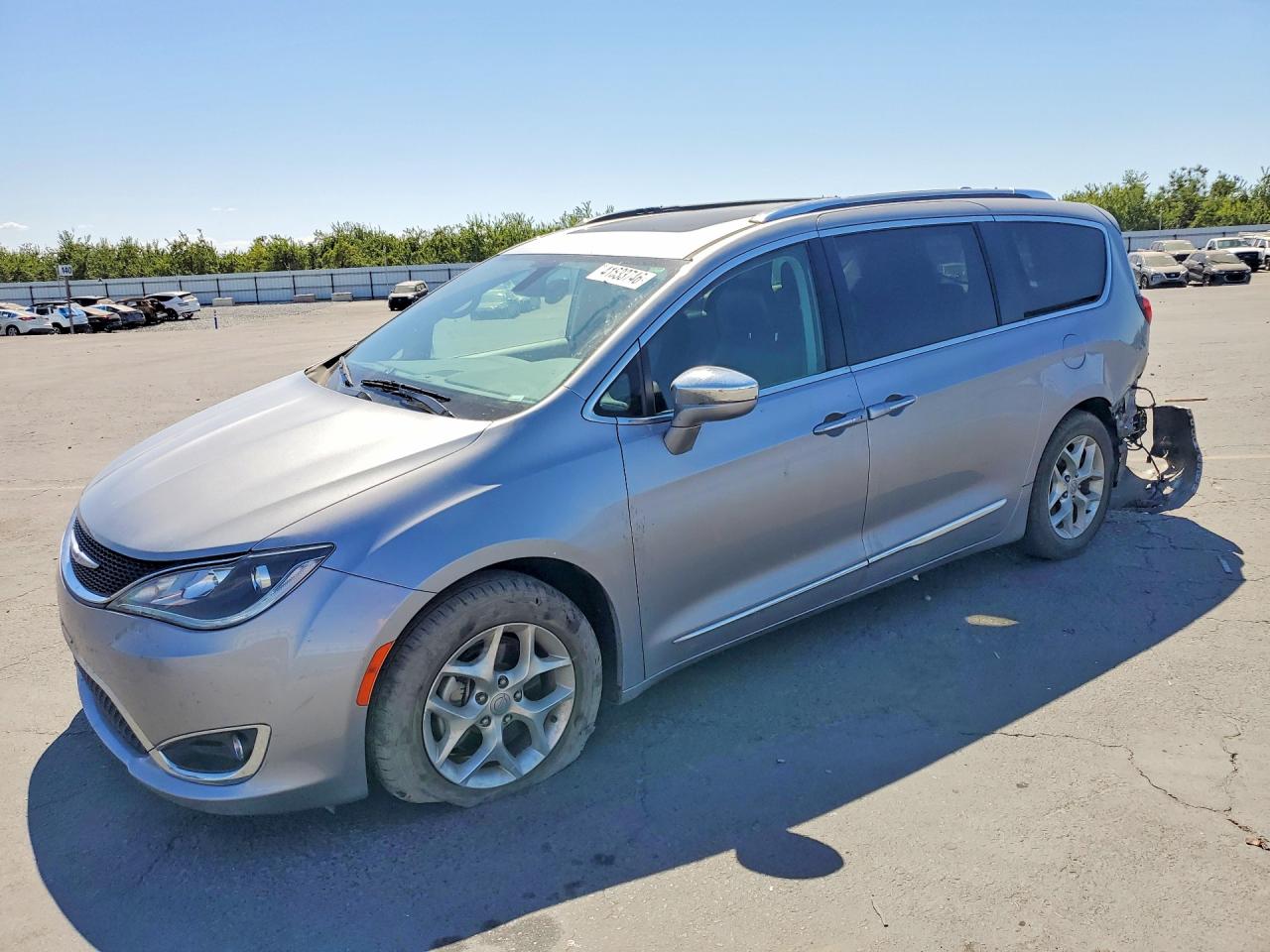 2020 Chrysler Pacifica Limited Silver vin: 2C4RC1GG0LR283727