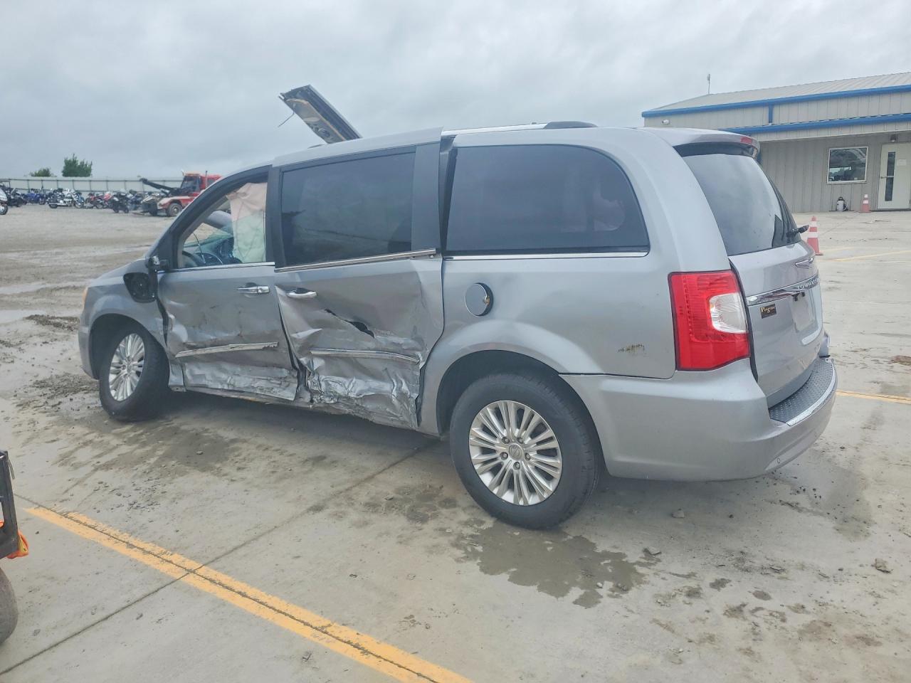 2014 Chrysler Town & Country Limited Silver vin: 2C4RC1GG1ER461812