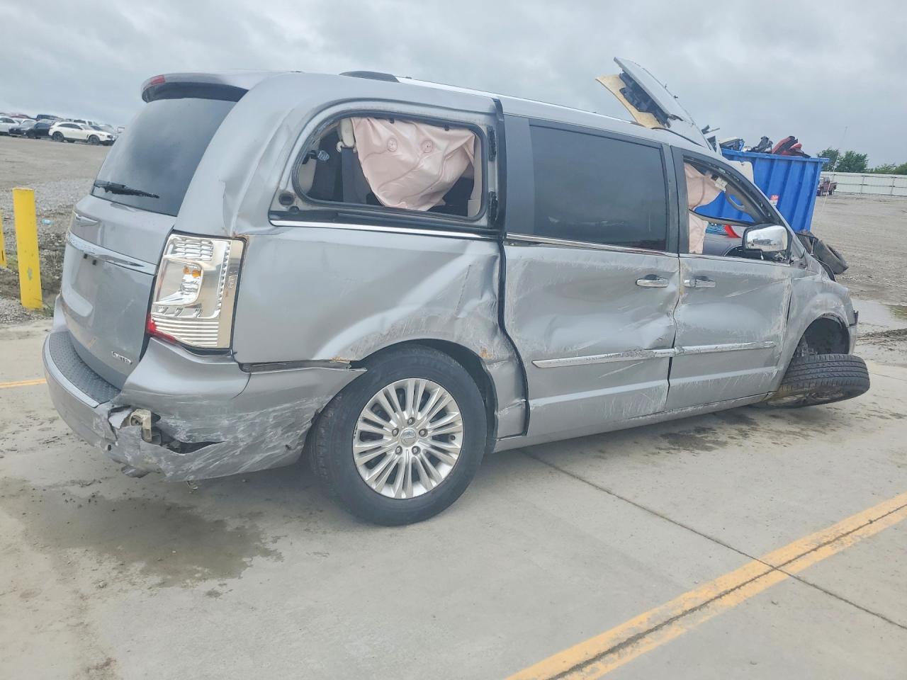 2014 Chrysler Town & Country Limited Silver vin: 2C4RC1GG1ER461812
