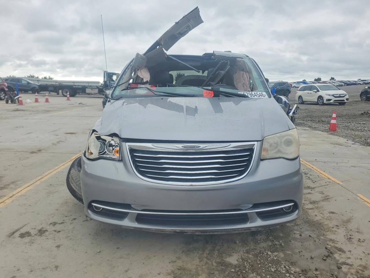 2014 Chrysler Town & Country Limited Silver vin: 2C4RC1GG1ER461812