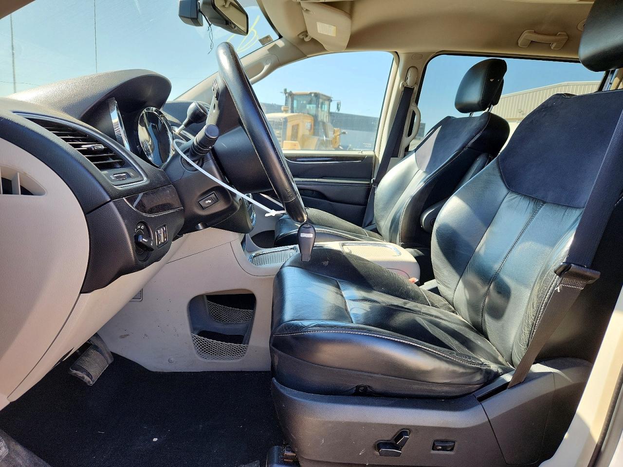 2012 Chrysler Town & Country Limited White vin: 2C4RC1GG2CR291795