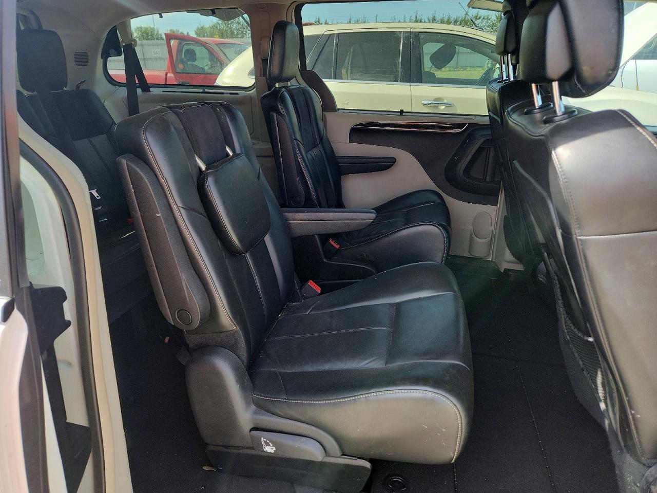 2012 Chrysler Town & Country Limited White vin: 2C4RC1GG2CR291795