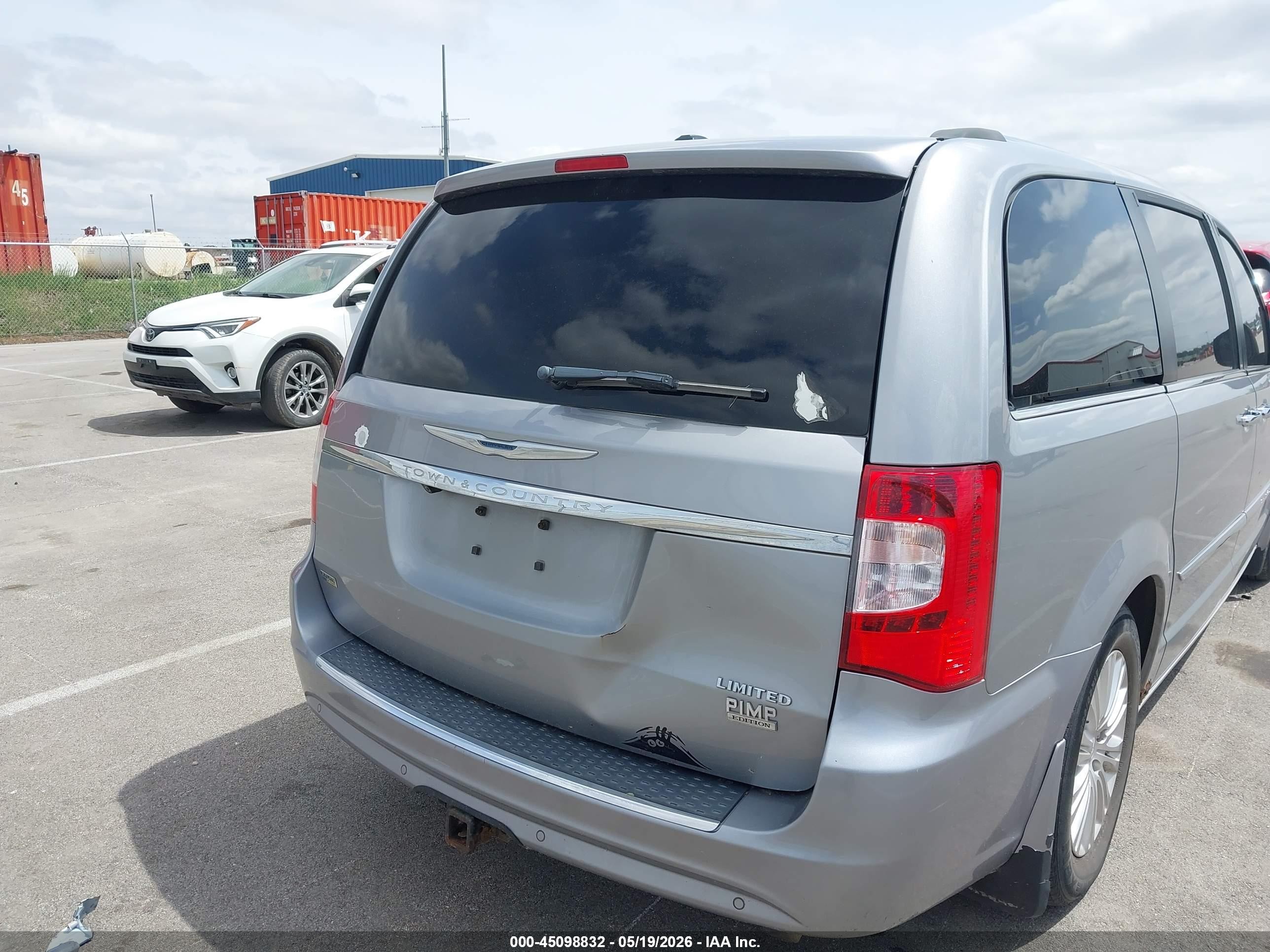 2013 Chrysler Town & Country Limited Silver vin: 2C4RC1GG2DR615975