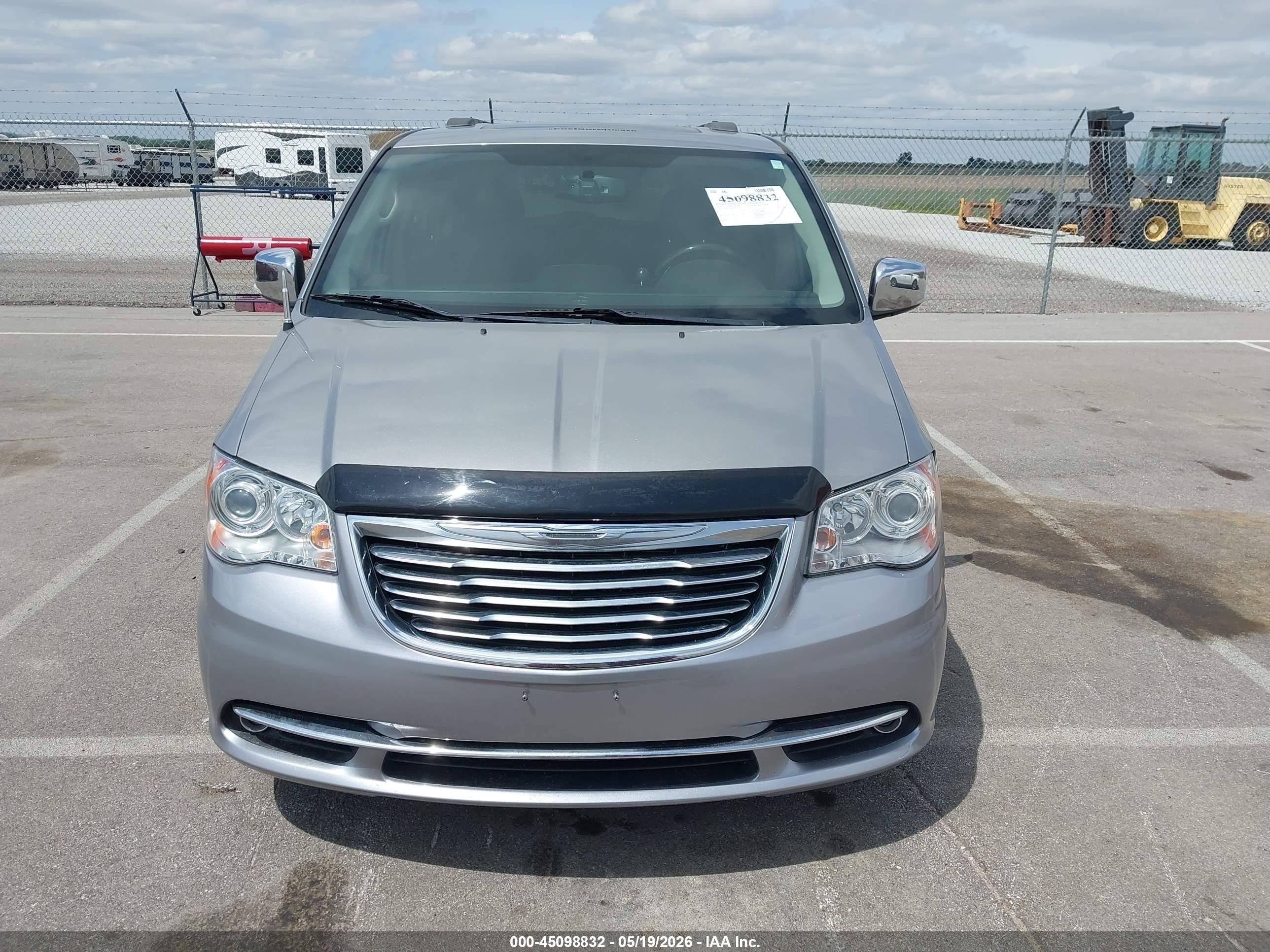 2013 Chrysler Town & Country Limited Silver vin: 2C4RC1GG2DR615975