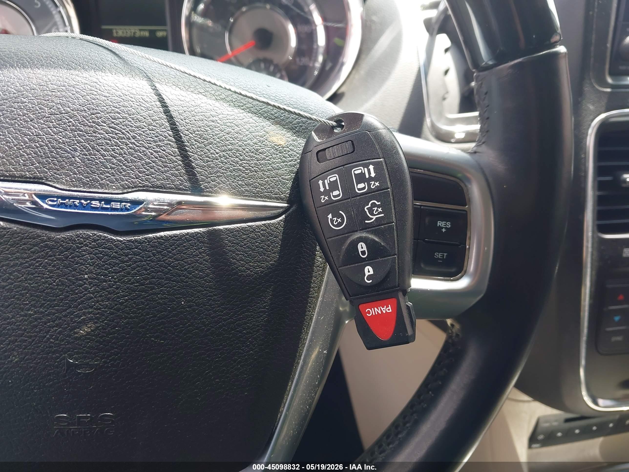 2013 Chrysler Town & Country Limited Silver vin: 2C4RC1GG2DR615975