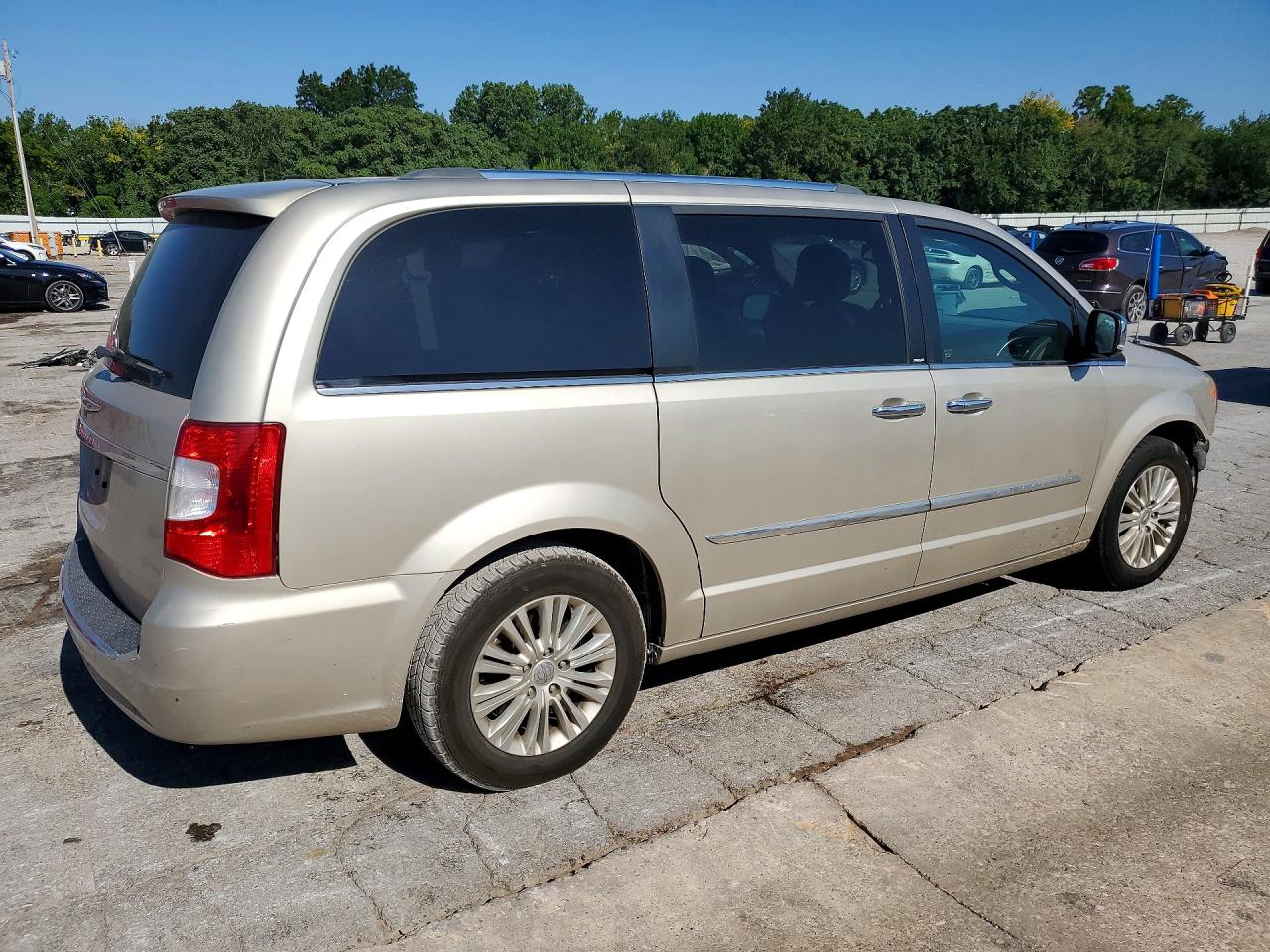 2013 Chrysler Town & Country Limited Beige vin: 2C4RC1GG2DR664948