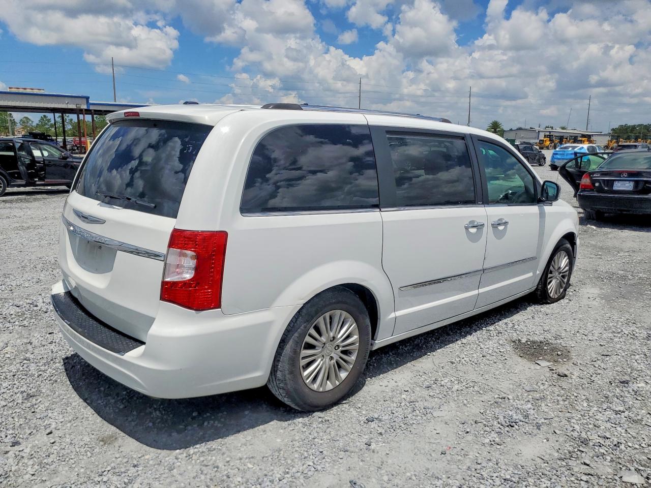 2014 Chrysler Town & Country Limited White vin: 2C4RC1GG2ER144458