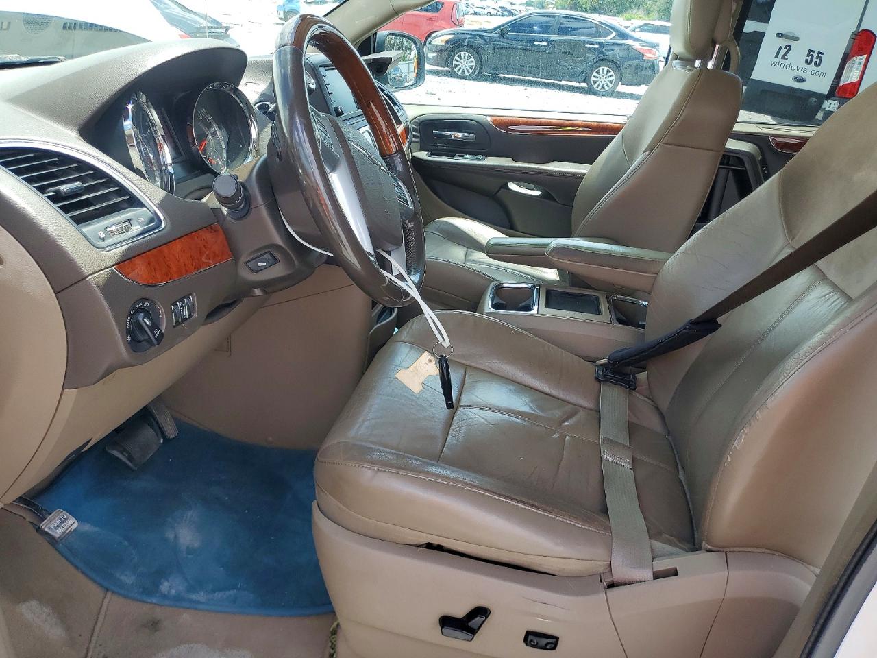 2014 Chrysler Town & Country Limited White vin: 2C4RC1GG2ER144458