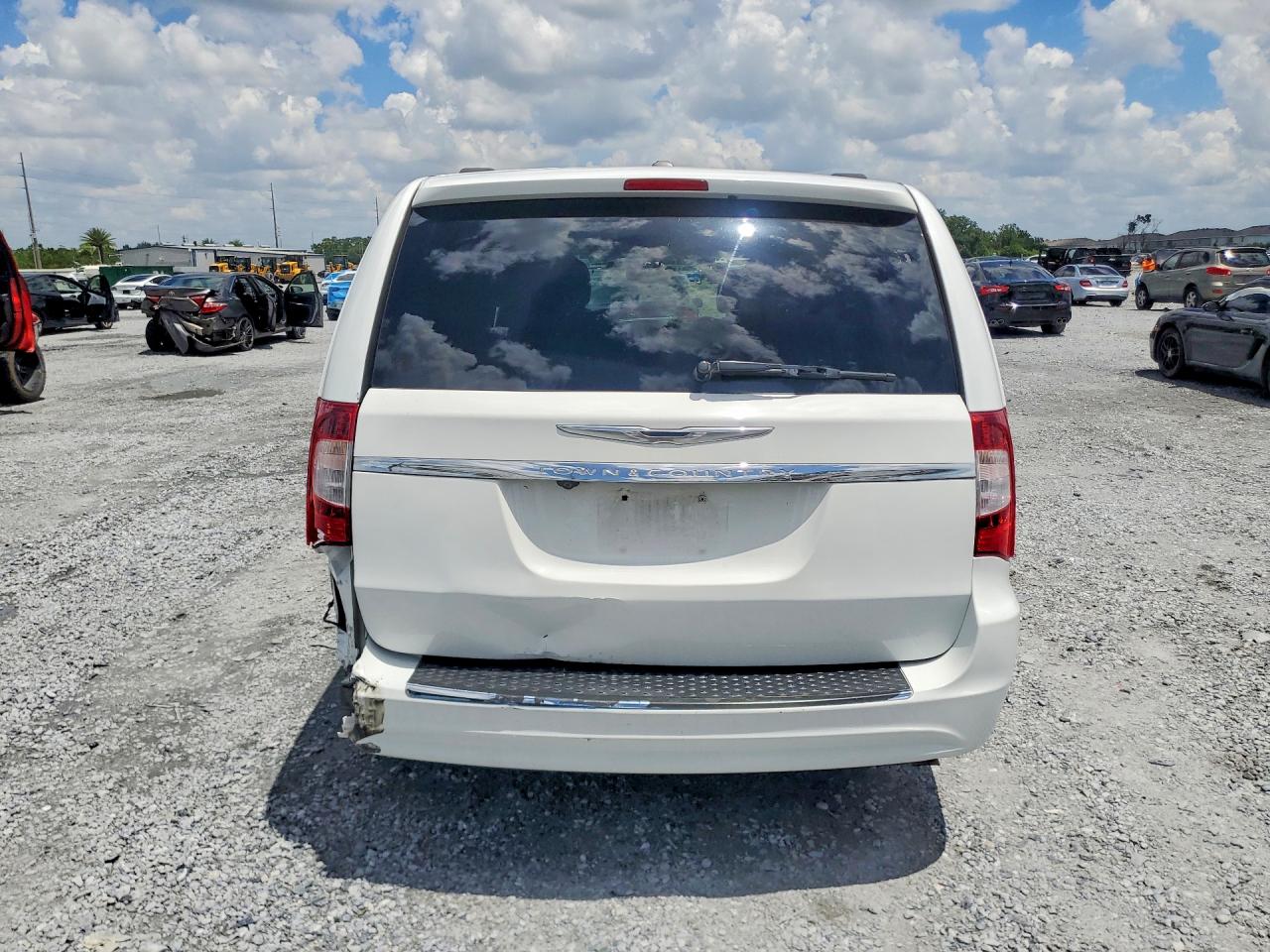 2014 Chrysler Town & Country Limited White vin: 2C4RC1GG2ER144458