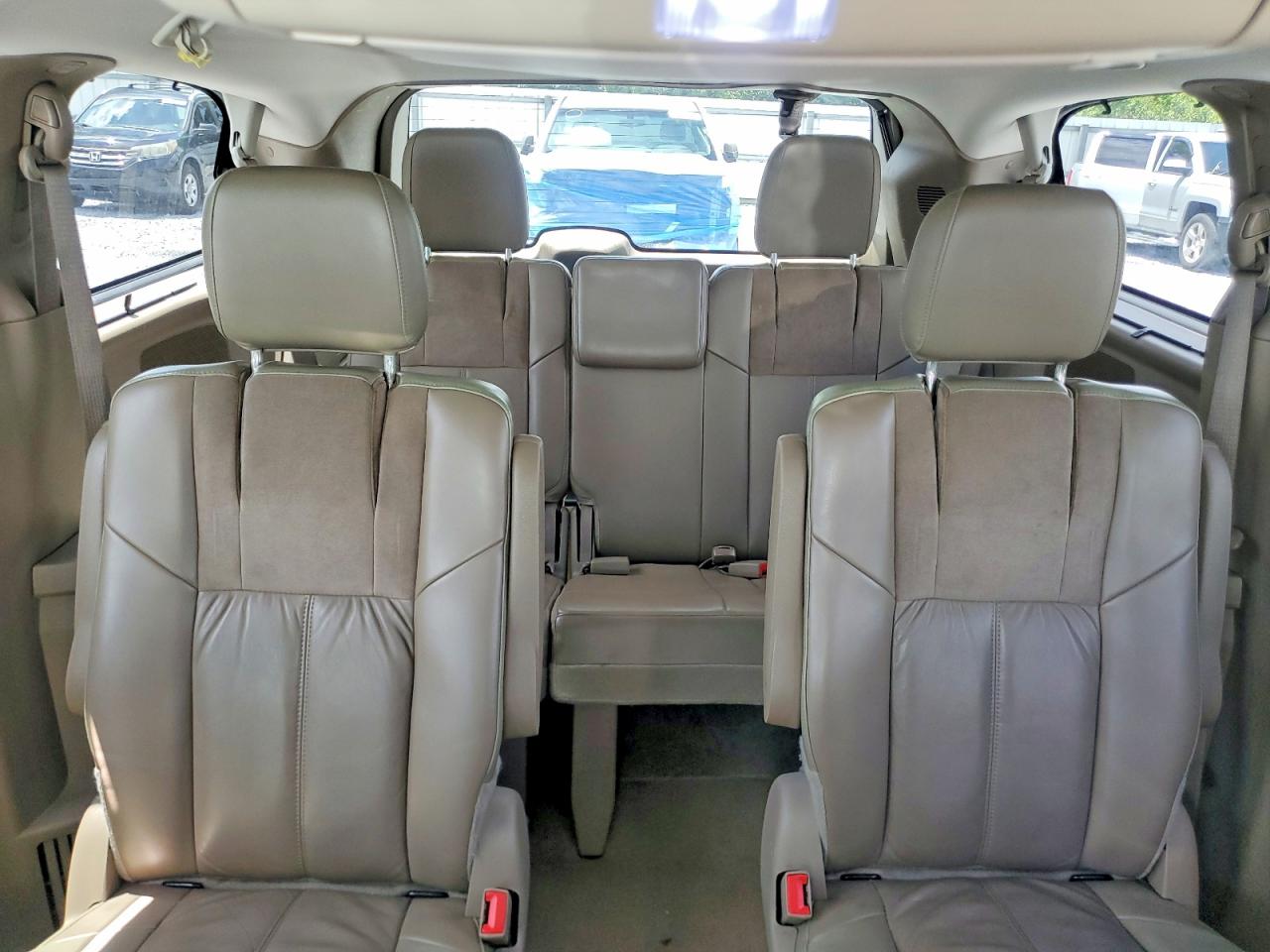 2014 Chrysler Town & Country Limited White vin: 2C4RC1GG2ER144458