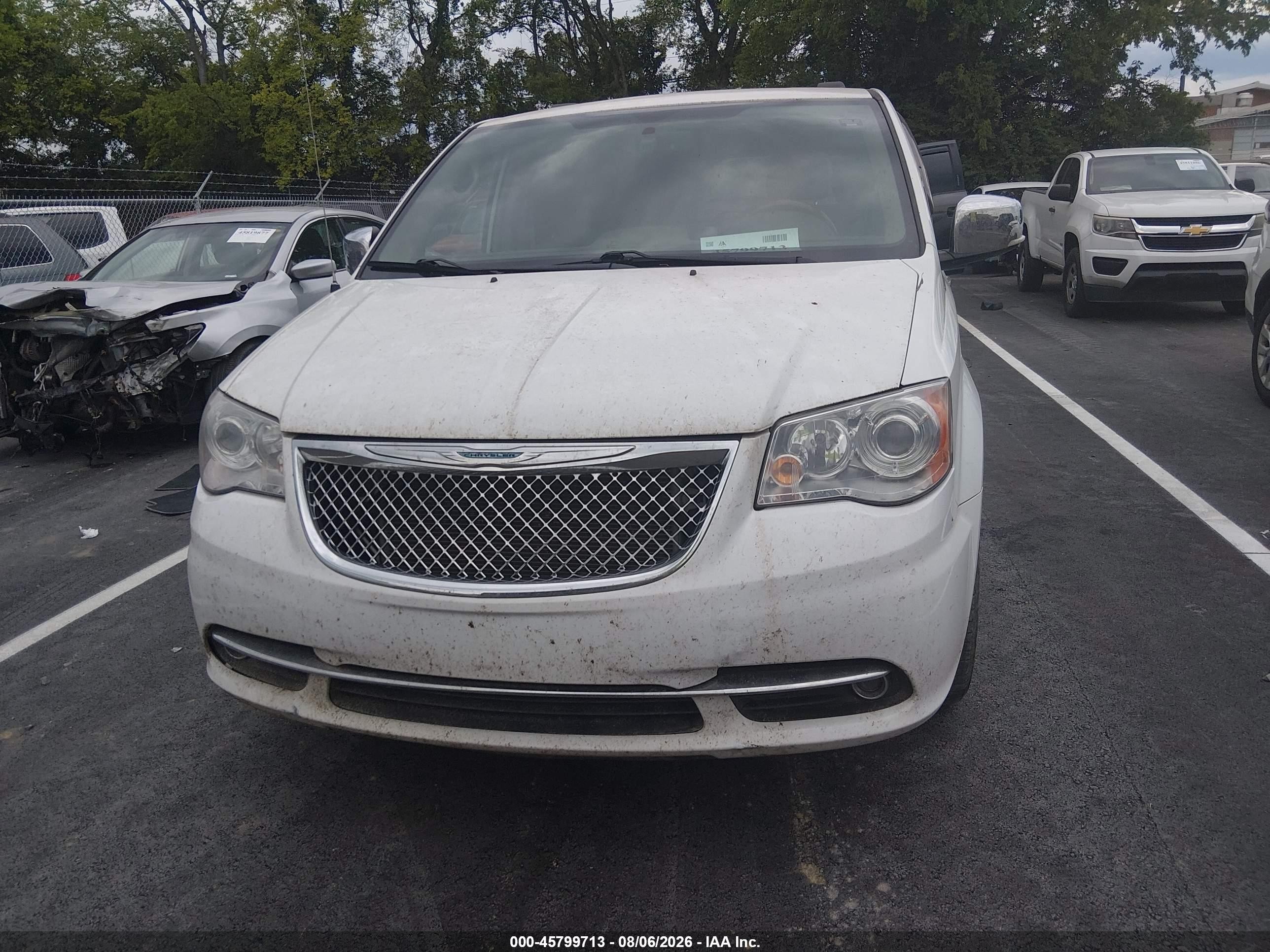 2015 Chrysler Town & Country Limited Platinum White vin: 2C4RC1GG2FR740669