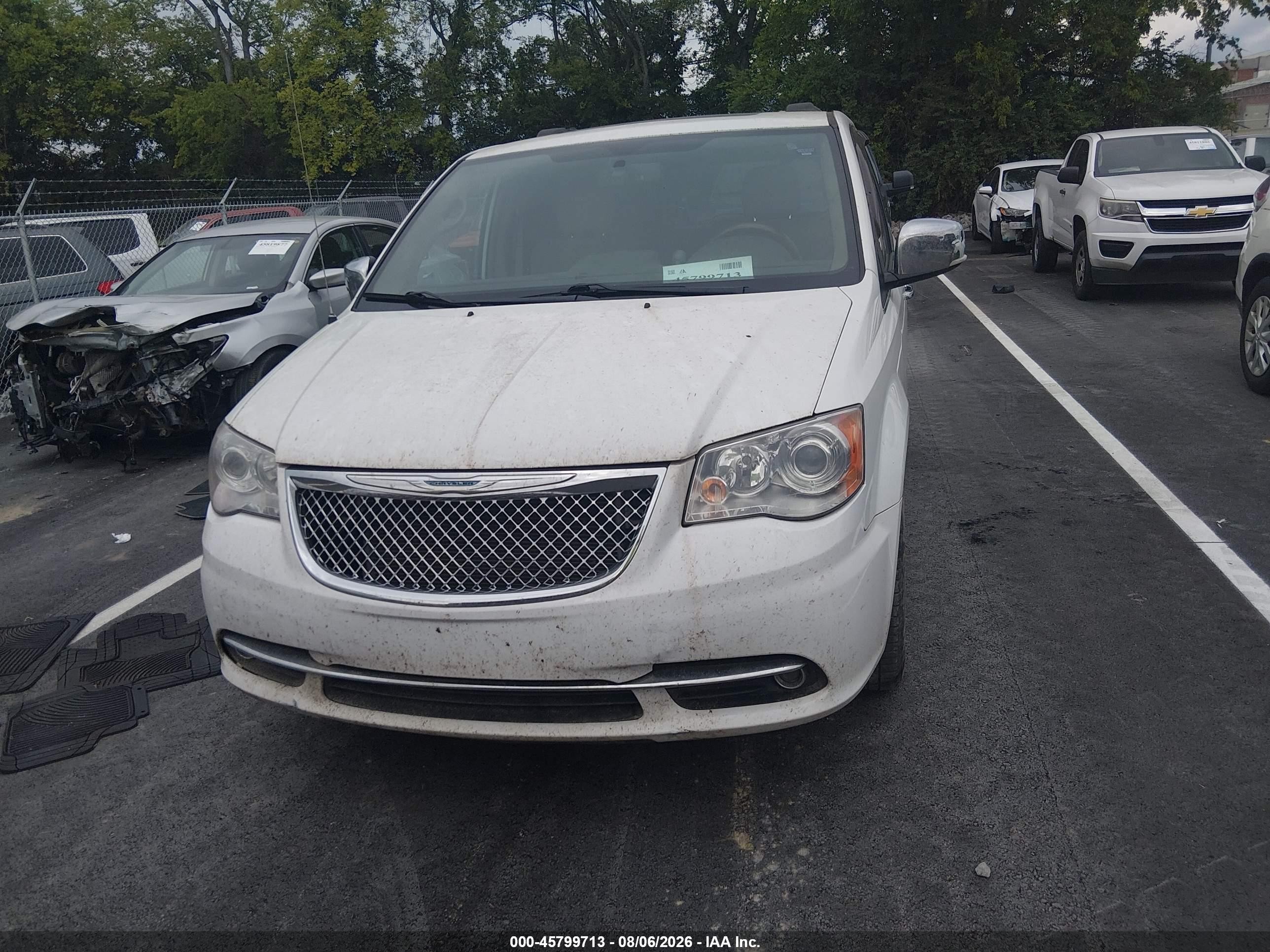 2015 Chrysler Town & Country Limited Platinum White vin: 2C4RC1GG2FR740669