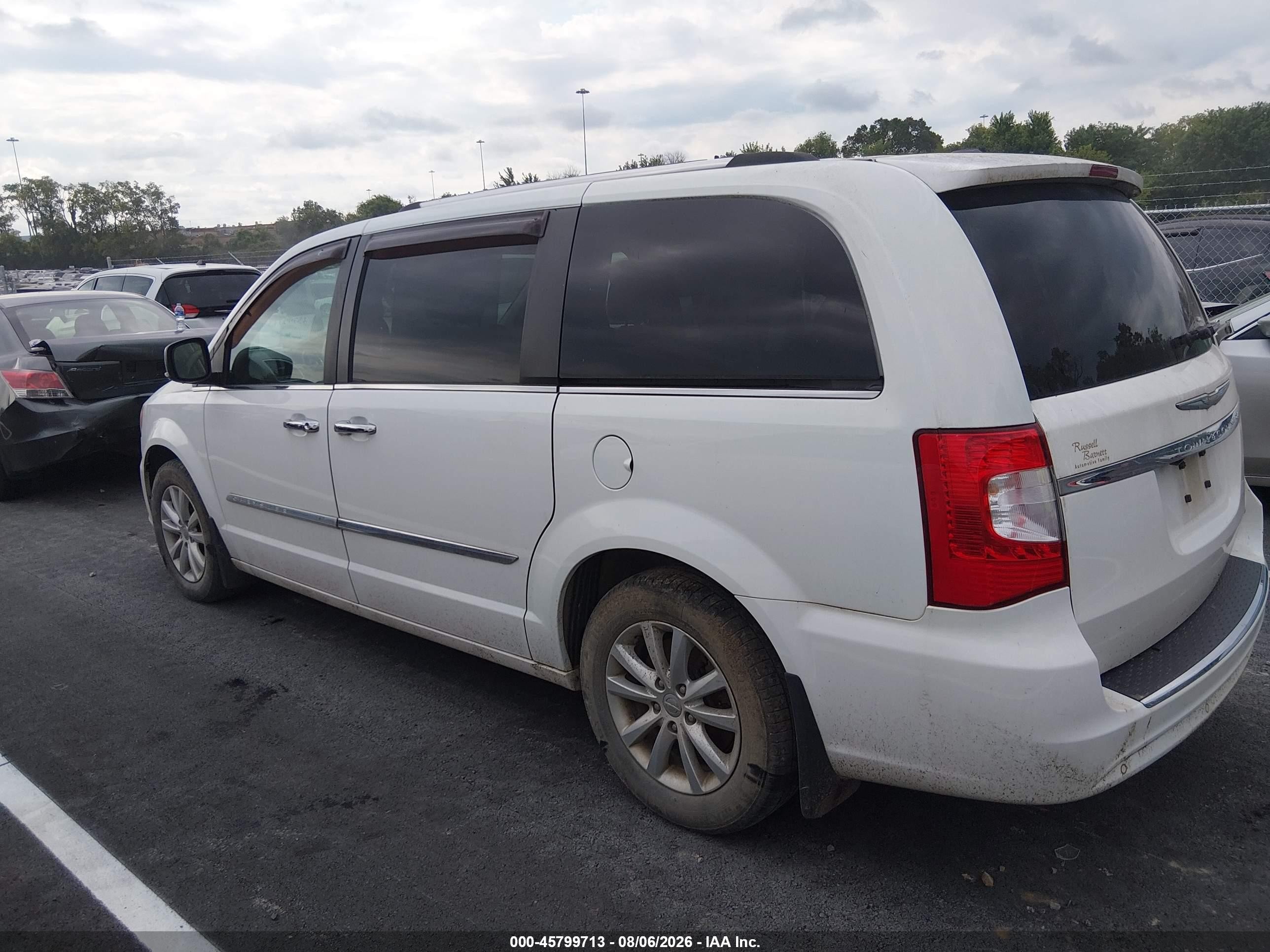 2015 Chrysler Town & Country Limited Platinum White vin: 2C4RC1GG2FR740669