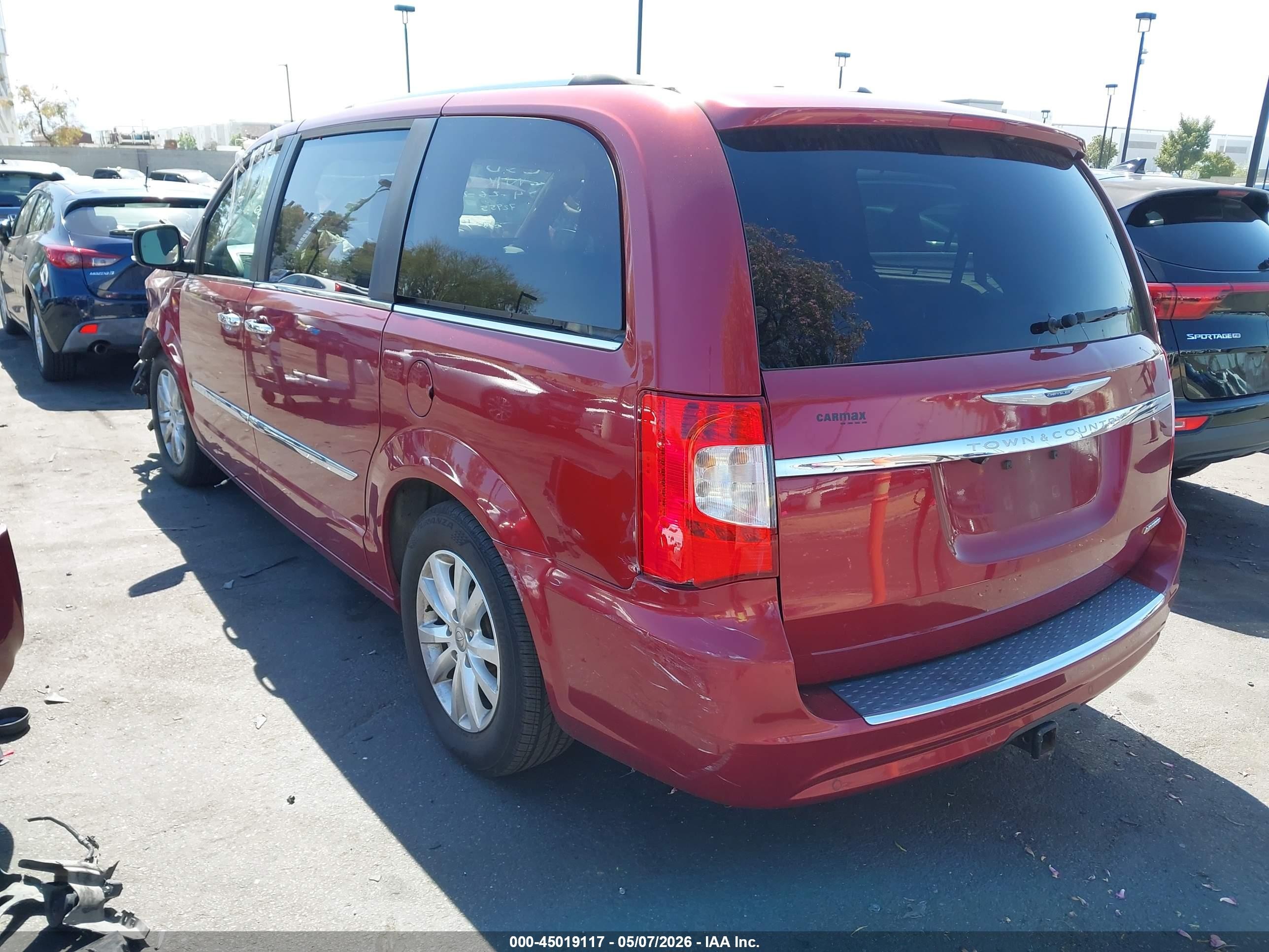 2016 Chrysler Town & Country Limited Platinum Red vin: 2C4RC1GG2GR135388